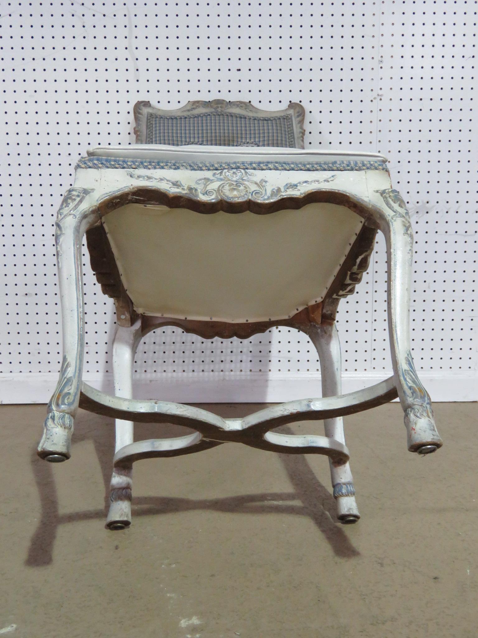 Bois Chaise de bureau suédoise de style rococo en vente