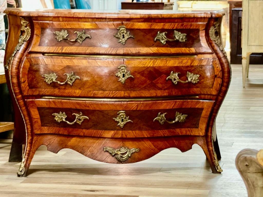 Swedish Rococo Three-Drawer Bombe Commode, 18th Century Gustavian For ...