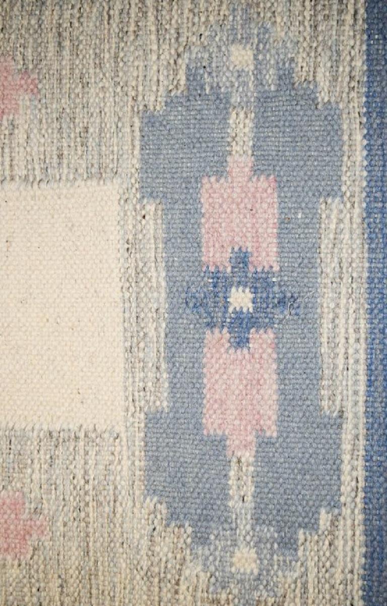 Swedish Rölakan Handwoven Wool Rug with Fringes, 1960s In Excellent Condition For Sale In Copenhagen, DK