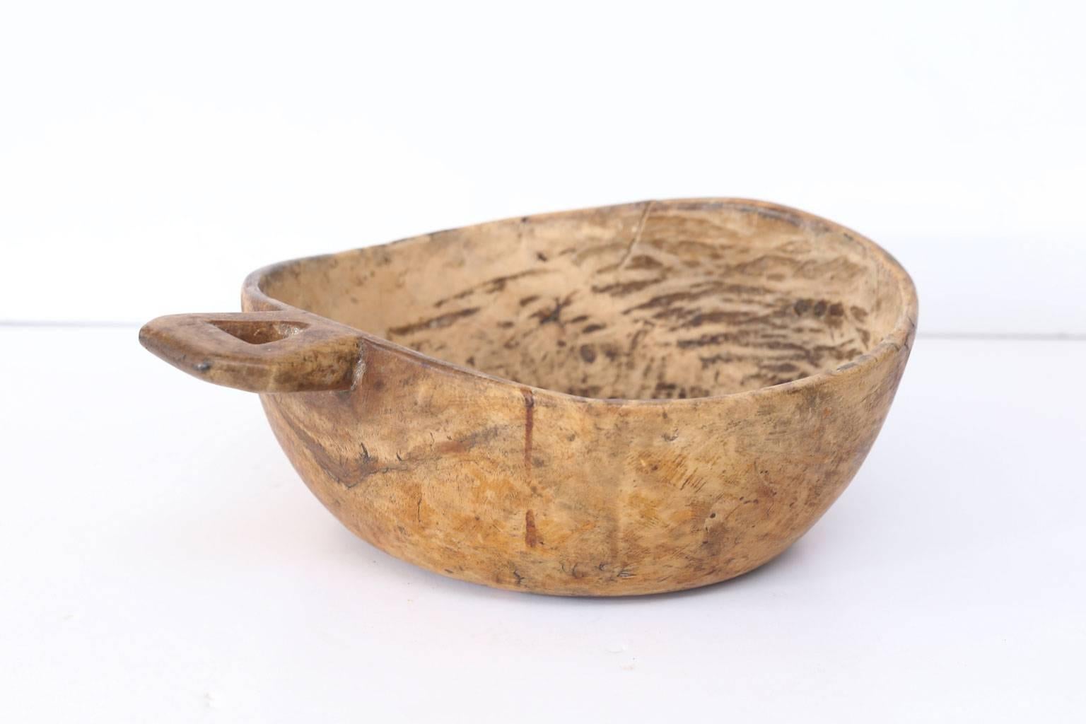 Swedish root wood bowl (19th century): Hand carved round burled root wood bowl with nice patina, coloration and handle. Three bowls available (varying sizes and prices), three bowls are pictured in the last image.