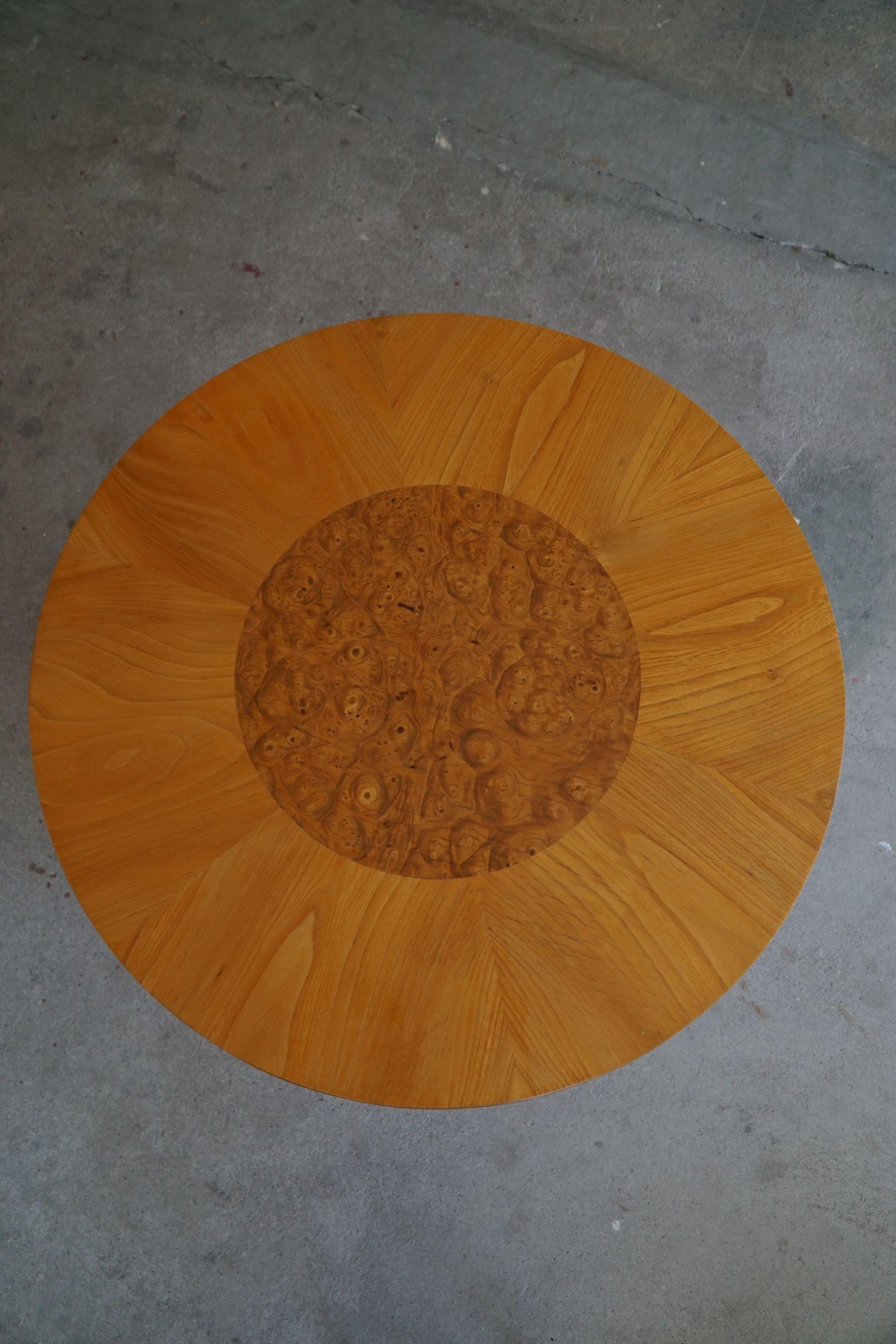 Swedish Round Art Deco Side Table / Coffee Table in Elm & Birch, Made in 1940s In Good Condition For Sale In Odense, DK