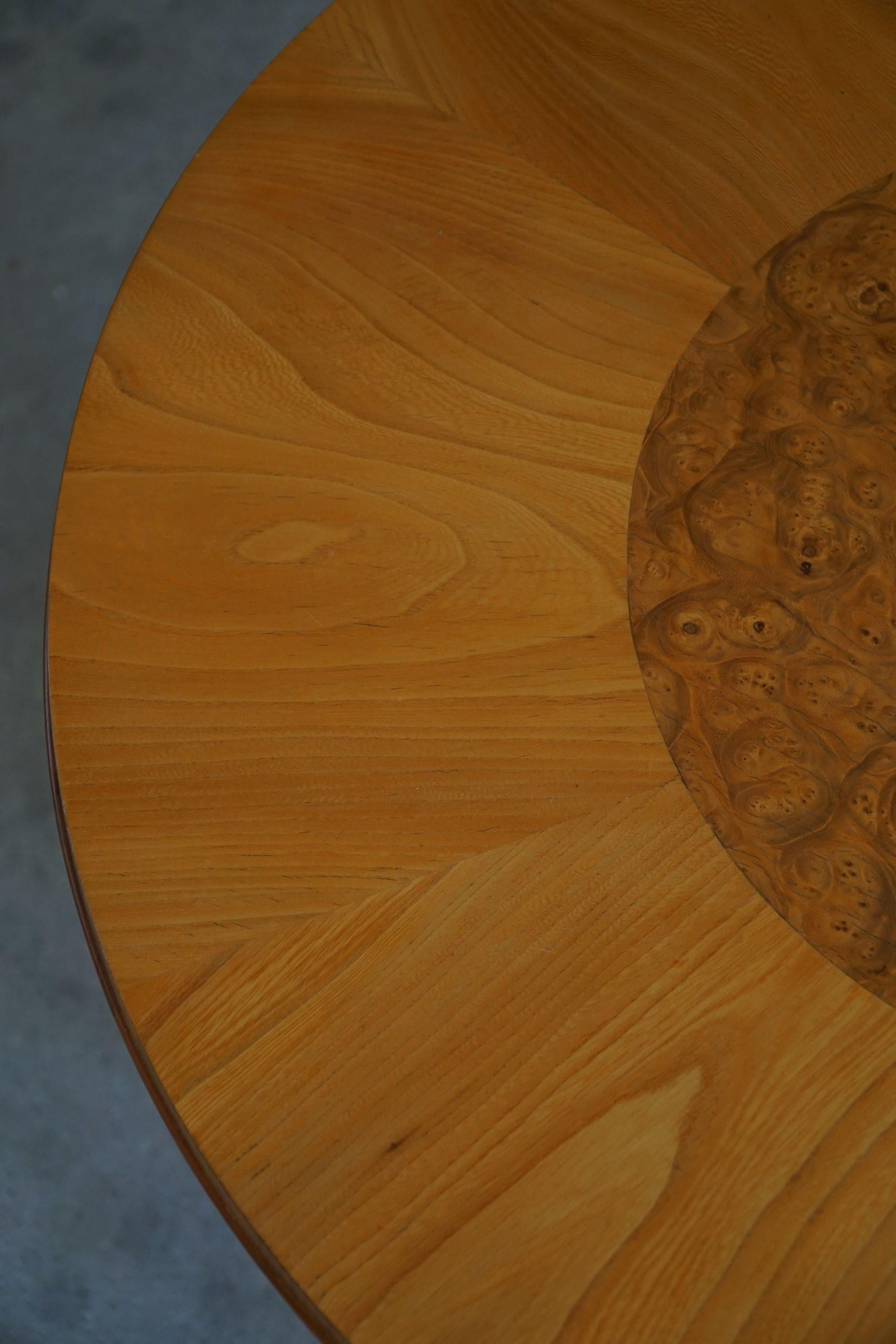 20th Century Swedish Round Art Deco Side Table / Coffee Table in Elm & Birch, Made in 1940s For Sale