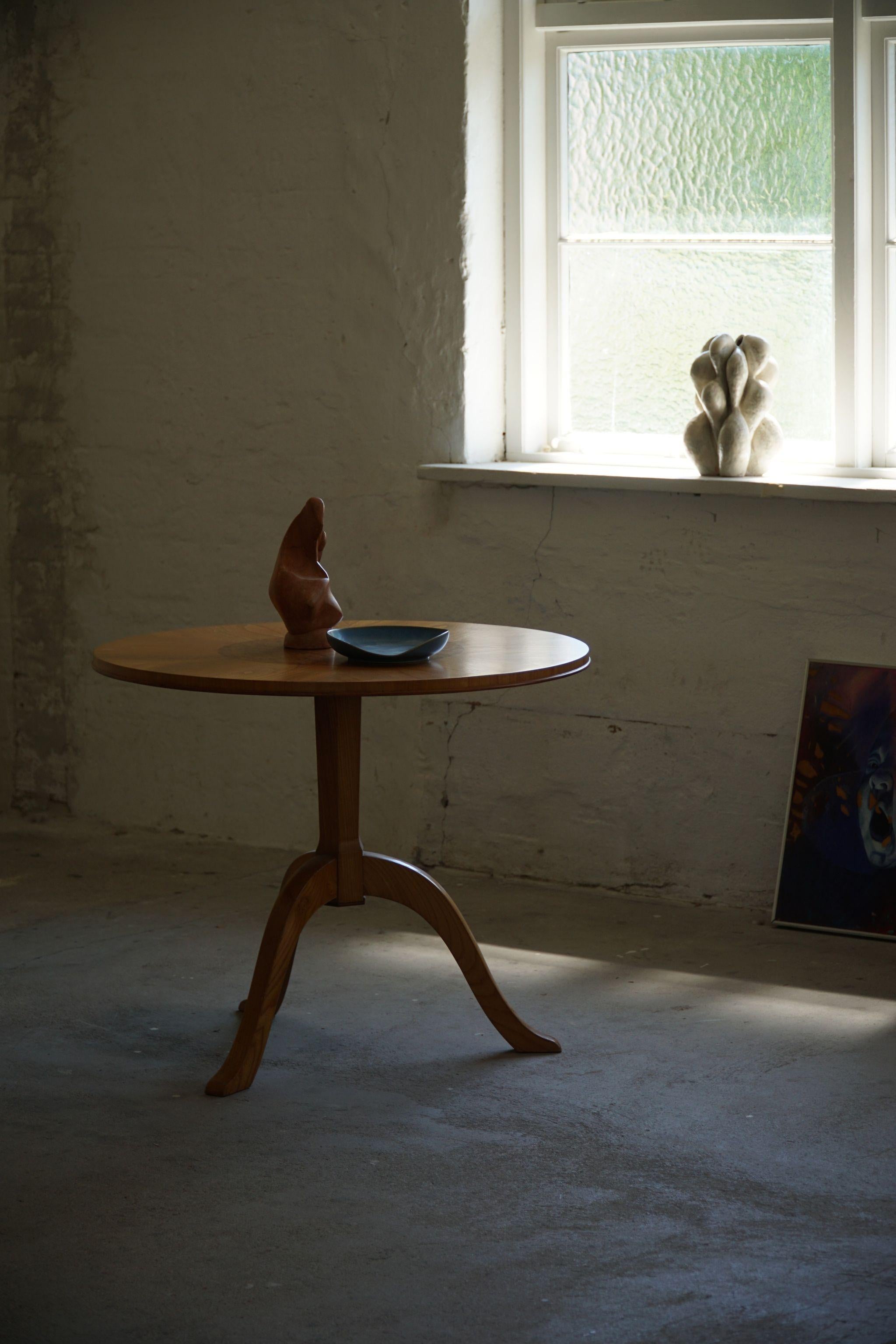 Swedish Round Art Deco Side Table / Coffee Table in Elm & Birch, Made in 1940s 2