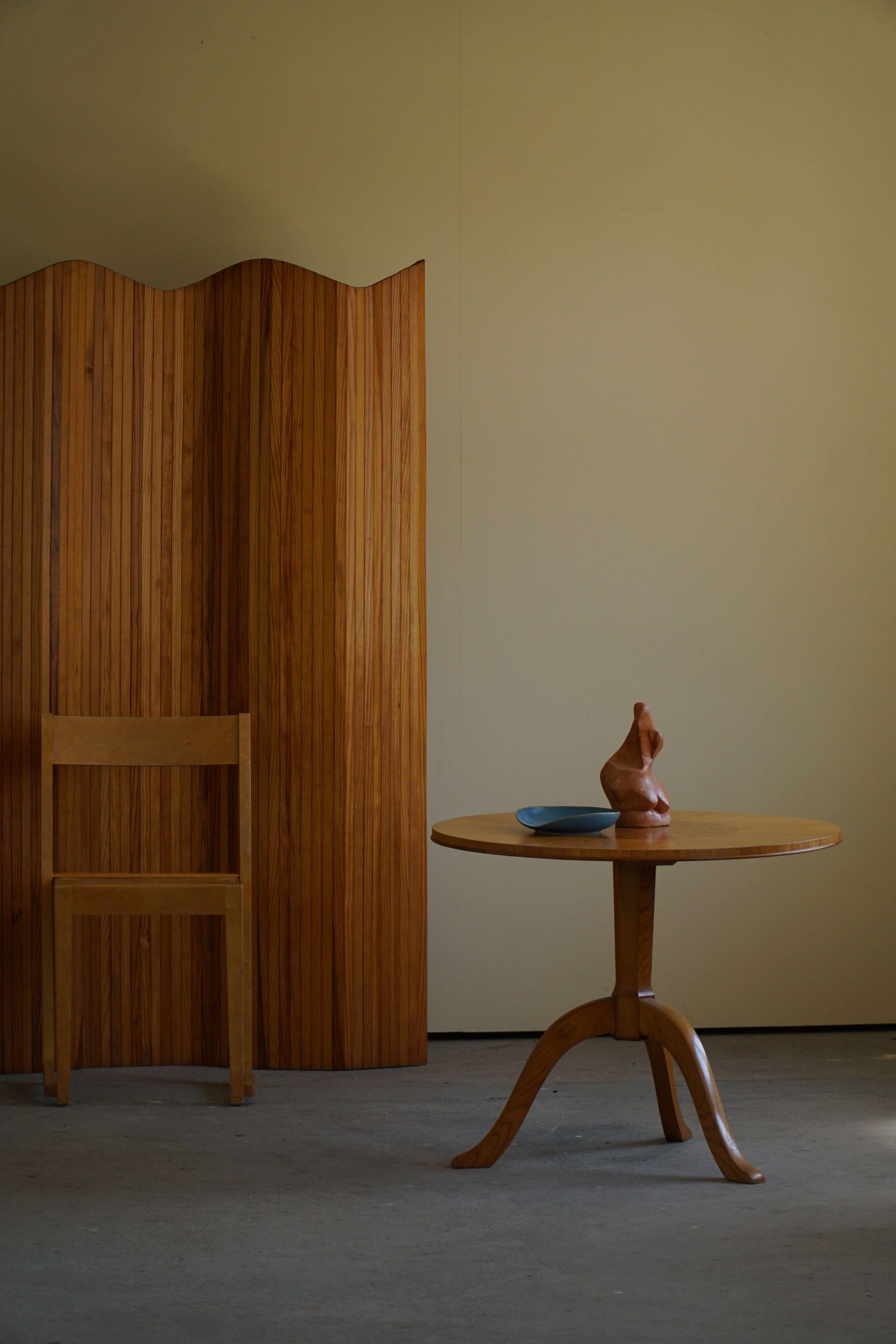 Swedish Round Art Deco Side Table / Coffee Table in Elm & Birch, Made in 1940s 3