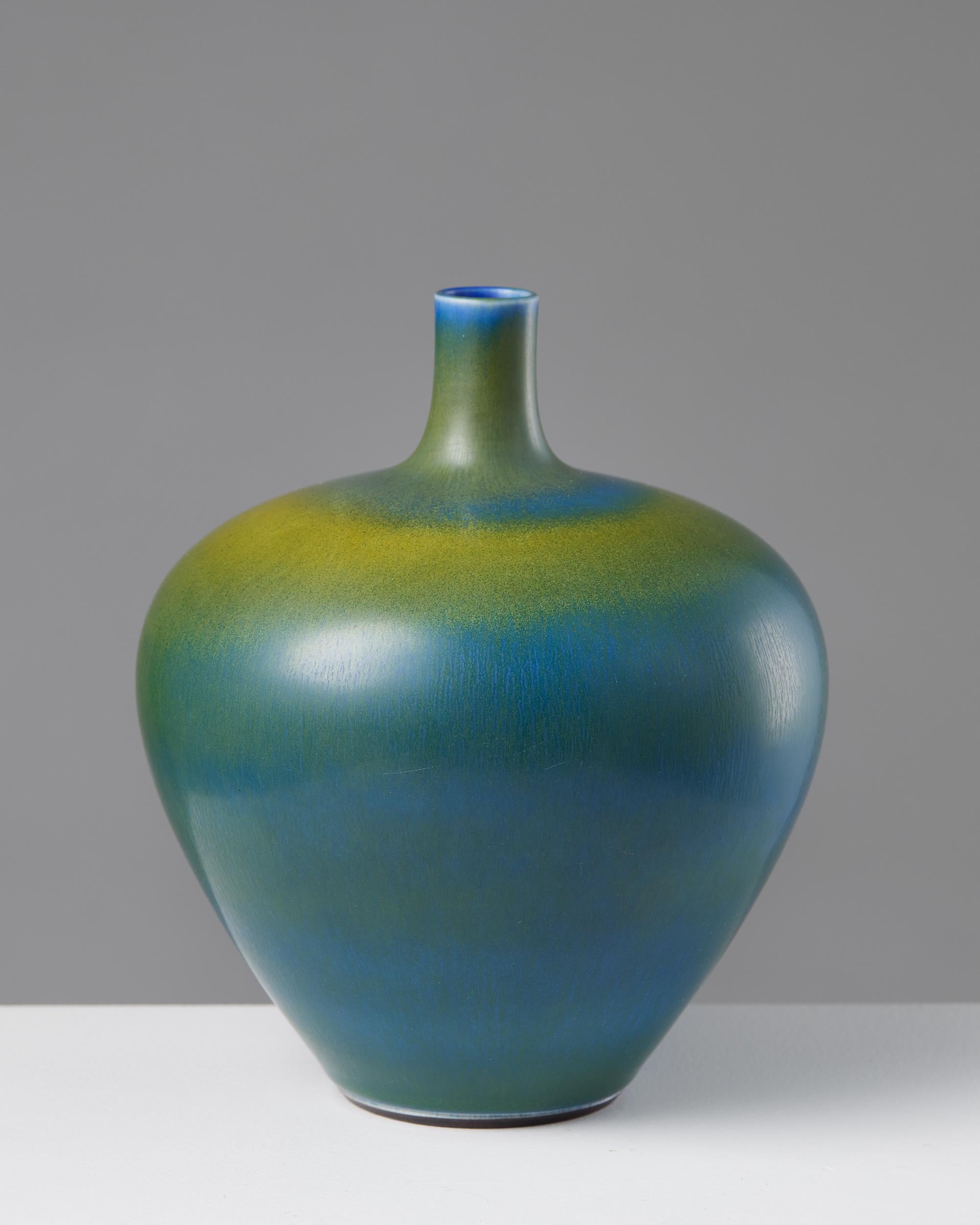 Suédois Vase rond suédois bleu de Berndt Friberg Gustavsberg des années 1960 en vente