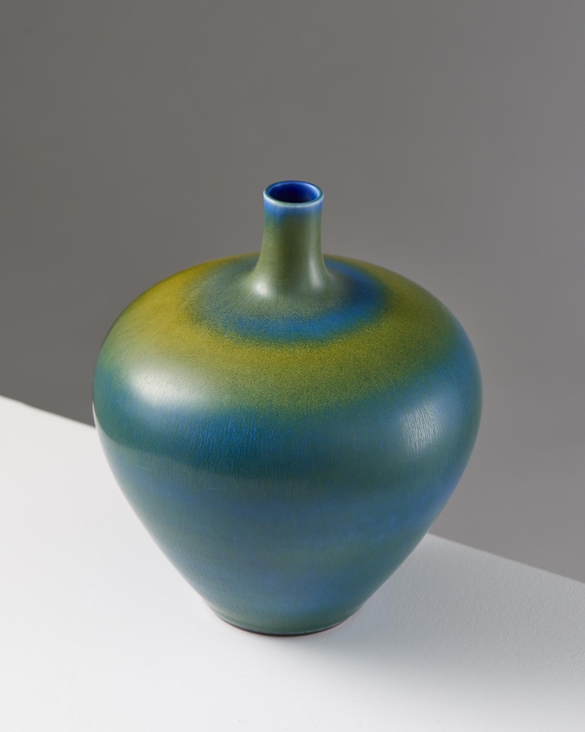 Vase rond suédois bleu de Berndt Friberg Gustavsberg des années 1960 Bon état - En vente à Stockholm, SE