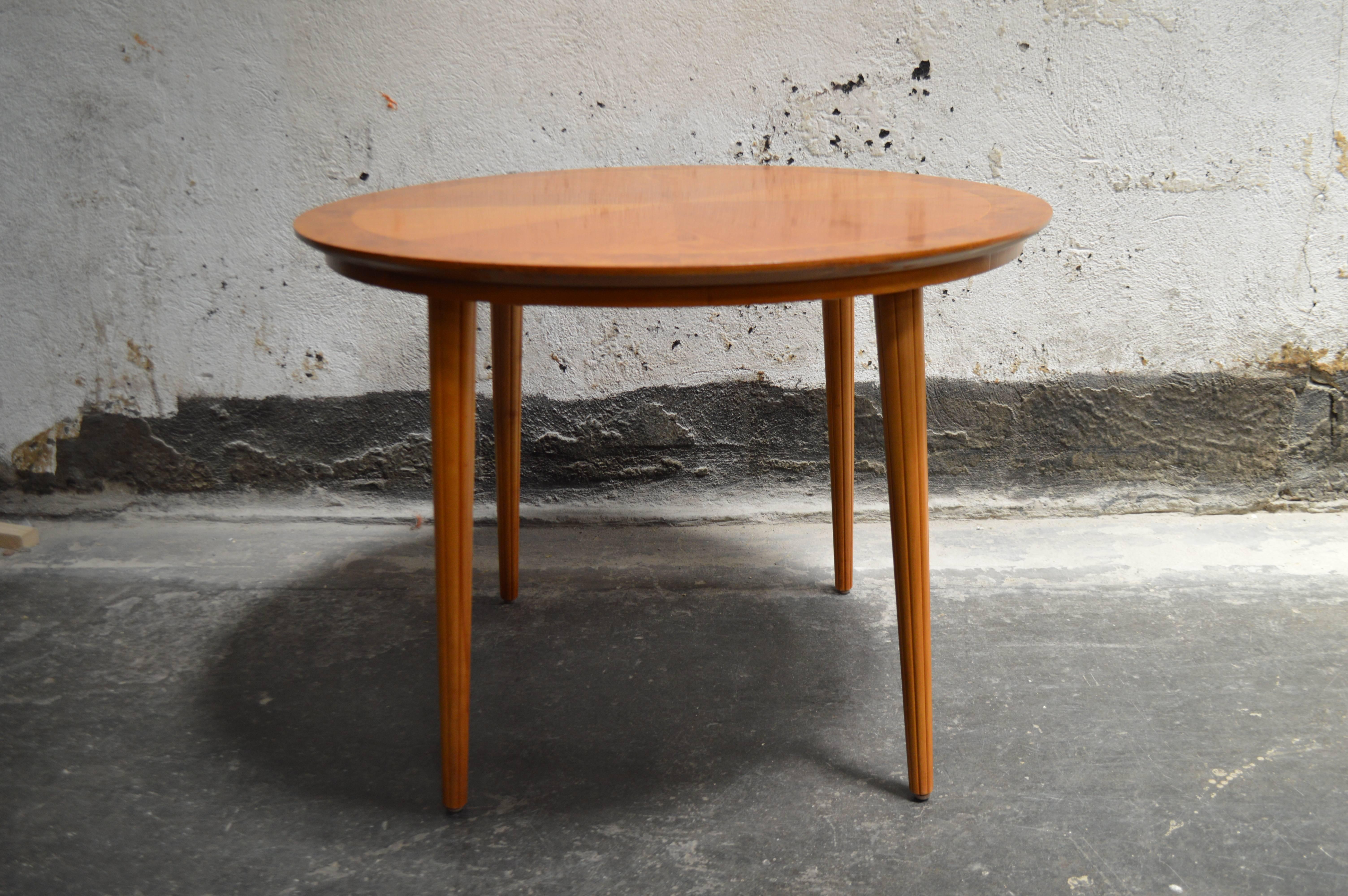 Swedish Round Golden Elm End or Side Table In Good Condition For Sale In Atlanta, GA