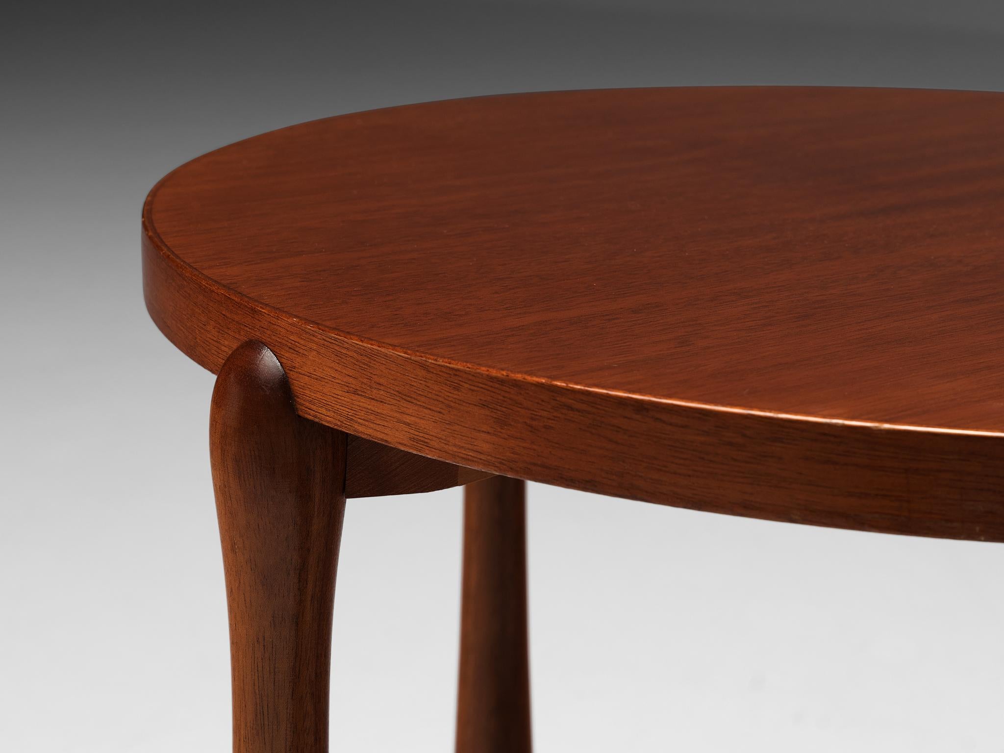 Swedish Round Side Table in Mahogany In Good Condition In Waalwijk, NL