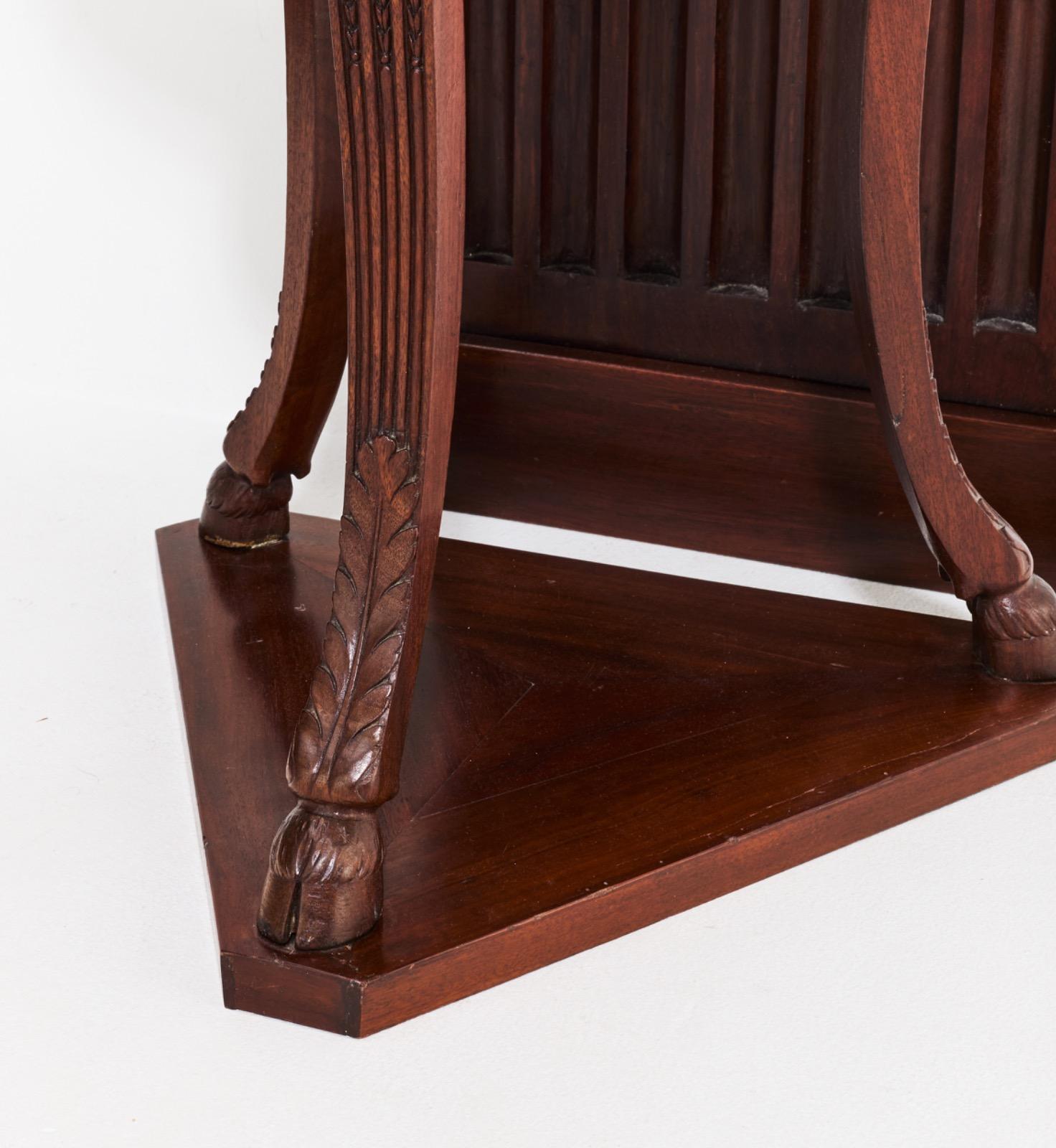 Gustavian Swedish Royal 18th Century Wash stand with Chinese Water Cistern. For Sale
