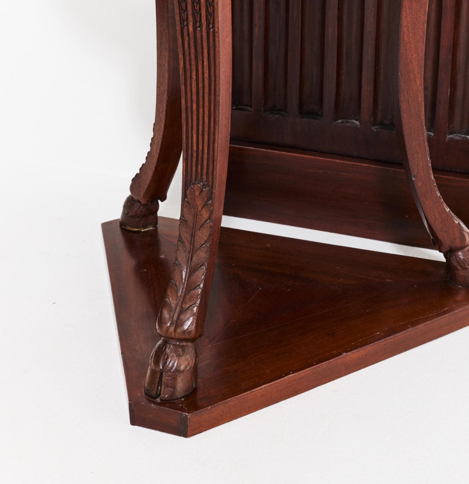 Swedish Royal 18th Century Wash stand with Chinese Water Cistern. In Good Condition For Sale In Stockholm, SE