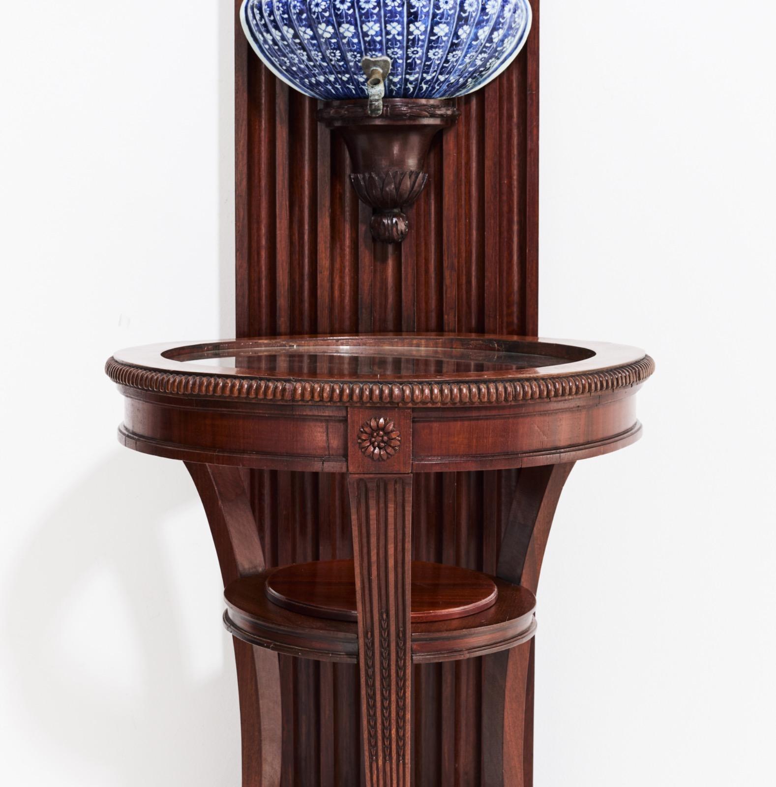 Late 18th Century Swedish Royal 18th Century Wash stand with Chinese Water Cistern. For Sale