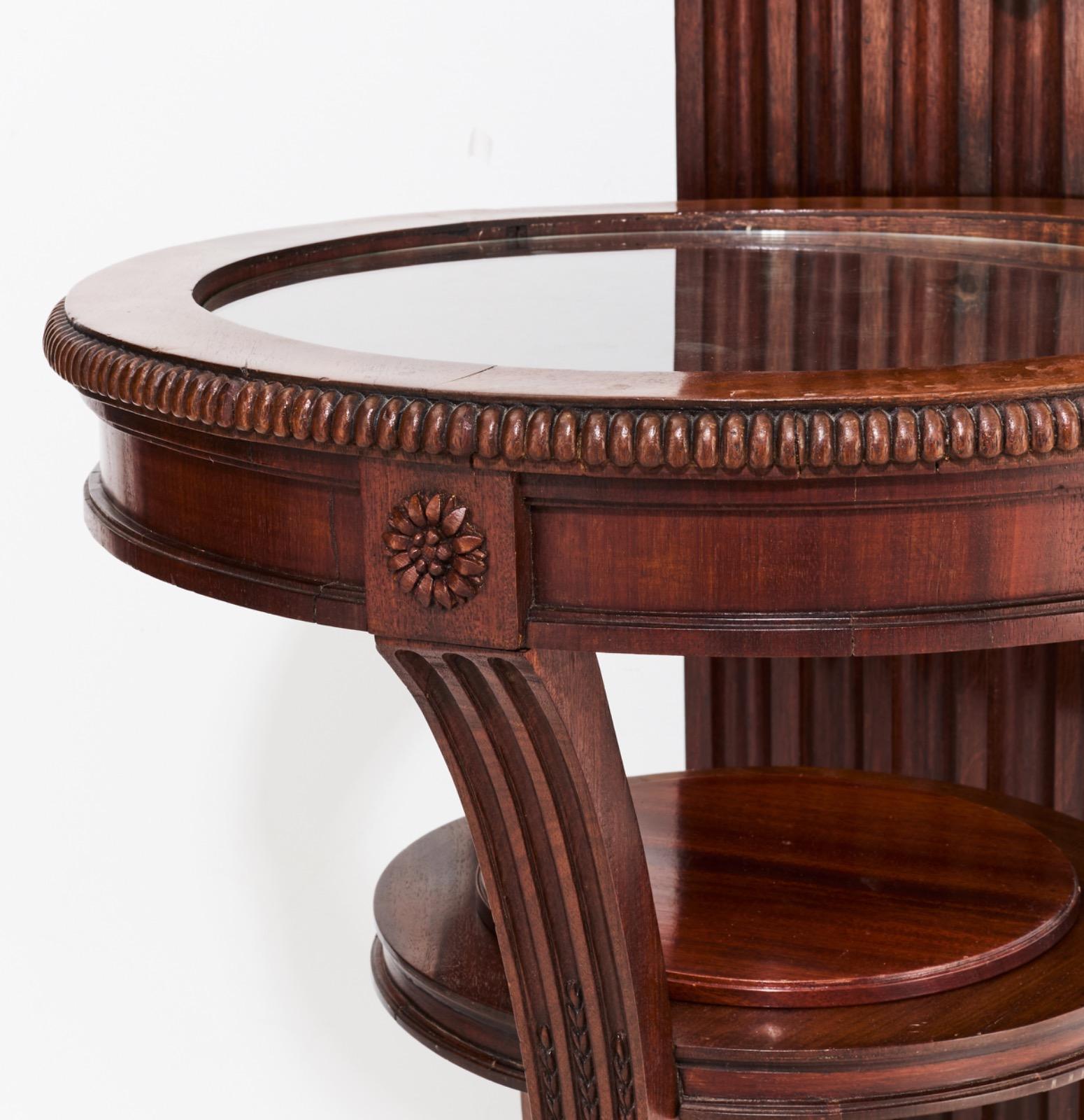 Porcelain Swedish Royal 18th Century Wash stand with Chinese Water Cistern. For Sale