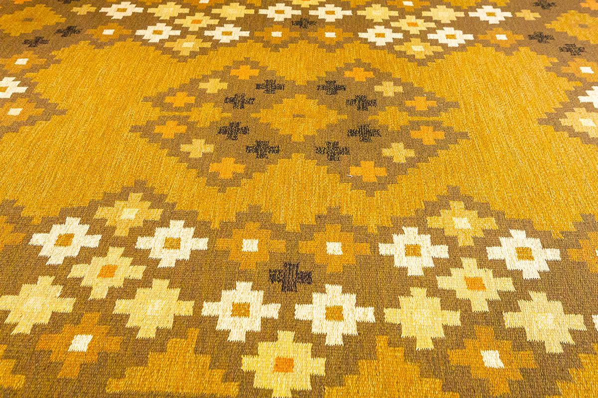 Swedish Rug Flat-Weave – Geometric Floral Pattern  286 × 198 cm

This beautifully woven Swedish rug flat-weave captures the charm and precision of Scandinavian textile design. Measuring 286 × 198 cm (9' 4