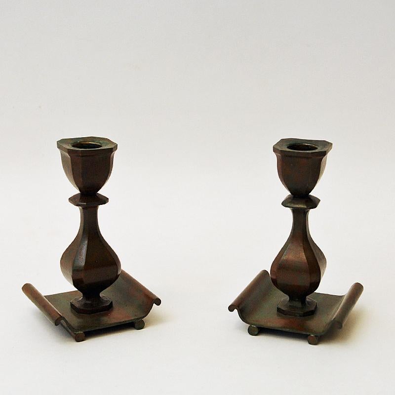 Rustic set of two bronze candle holders with great patina by Sune Bäckström, Malmö -Sweden 1930s. Nicely sculpted body and a decorative plate. The candle holders are nice both with and without candlelights in and fits just as good on your living
