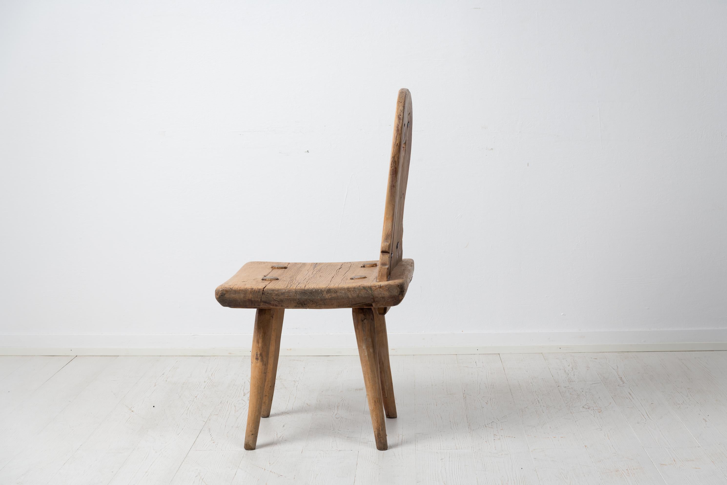 Suédois Chaise primitive suédoise d'art populaire rustique en vente
