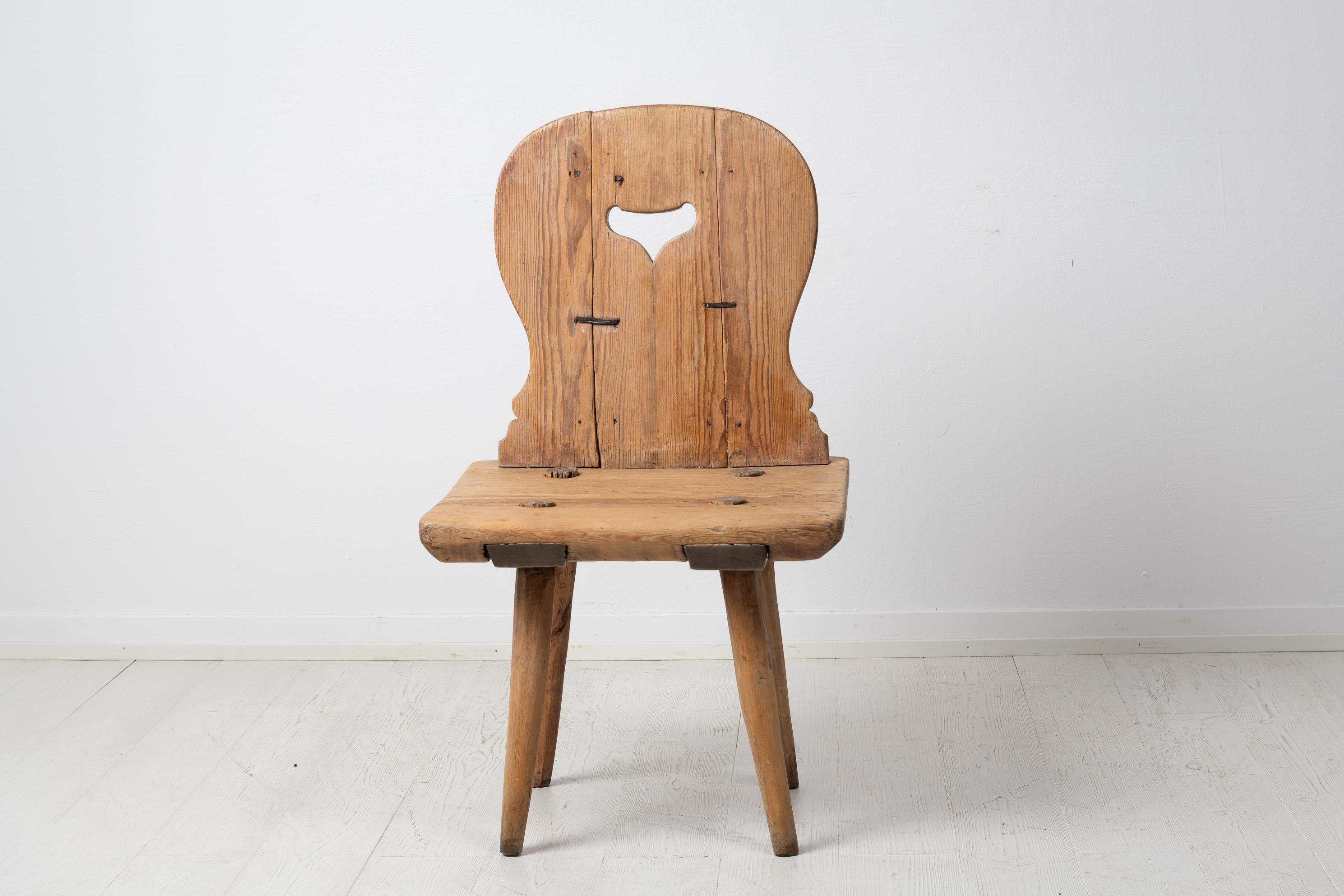 XIXe siècle Chaise primitive suédoise d'art populaire rustique en vente