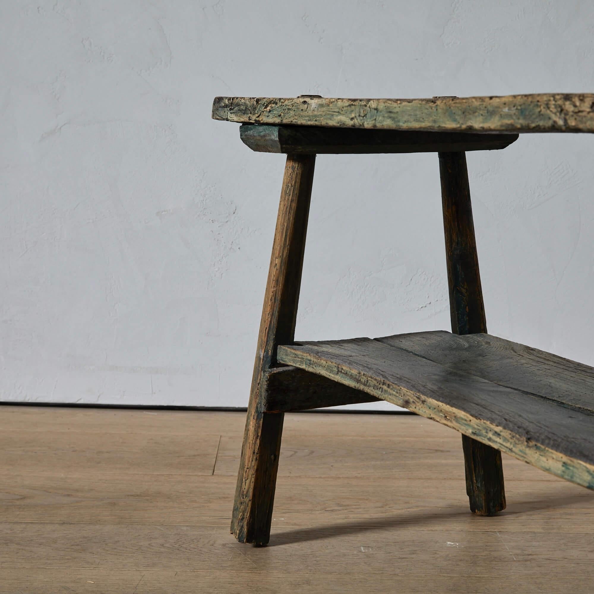 XIXe siècle Etagère suédoise rustique à deux niveaux en vente