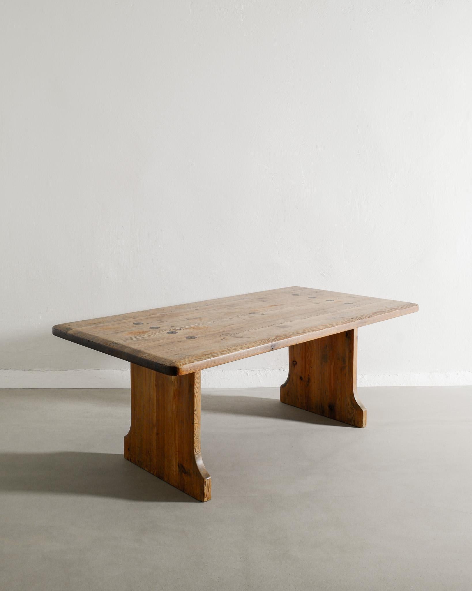 Rare rustic Swedish wooden coffee sofa table in solid stained pine produced by anonymous designer in the style of Roland Wilhelmsson / Sven Larsson around 1930s. In good original condition. 

Dimensions: H: 50 cm / 19.65