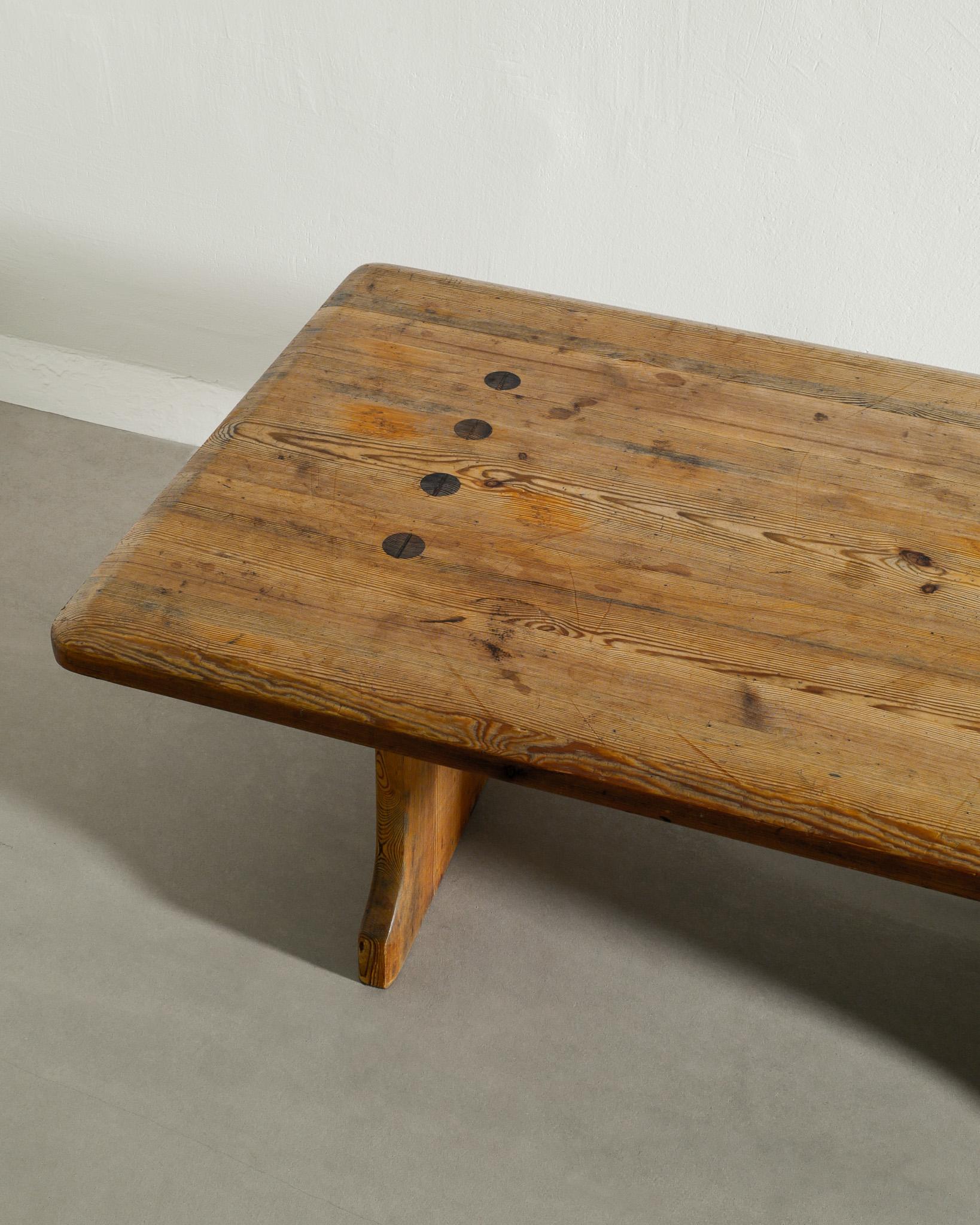 Swedish Rustic Wooden Cabin Coffee Sofa Table in Solid Pine Produced, 1930s For Sale 1