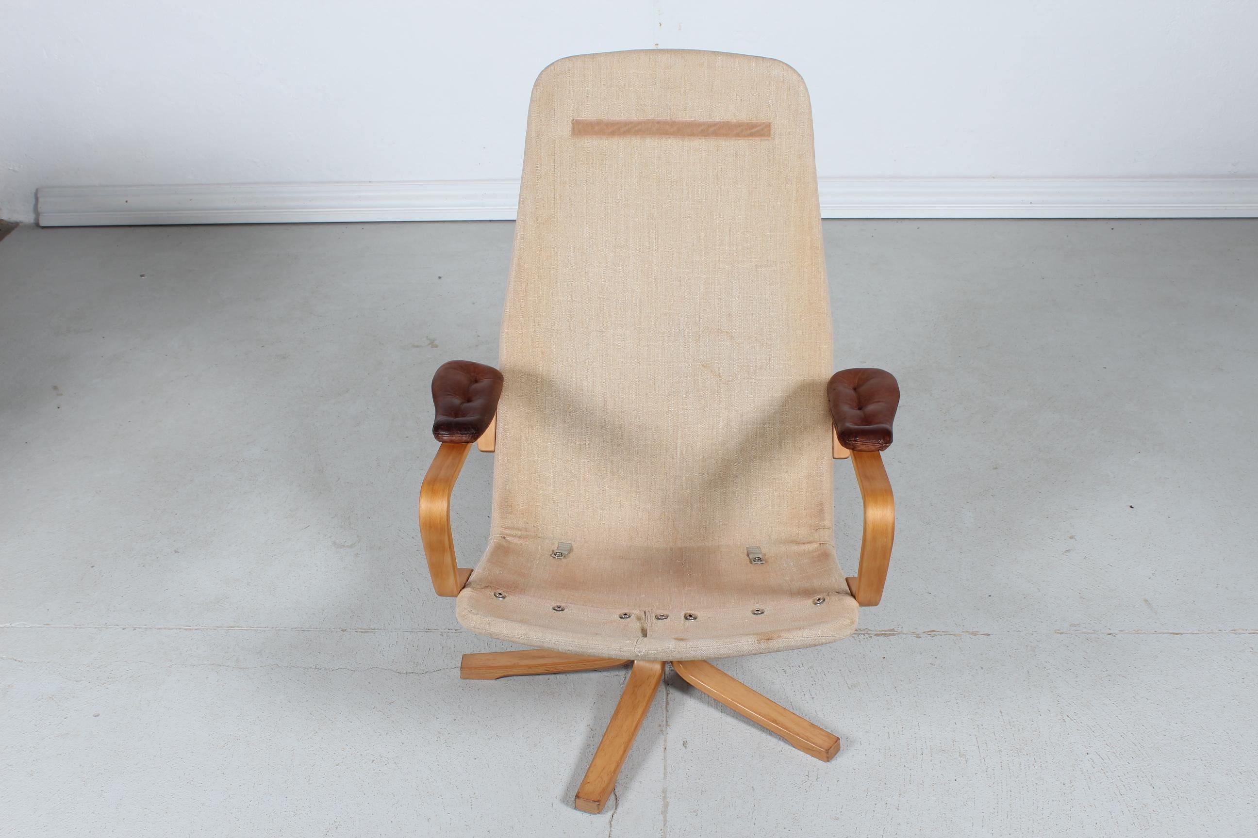 Swedish Sam Larsson Mona Roto Swivel Chair Beech and Cognac Colored Leather 1970 For Sale 4
