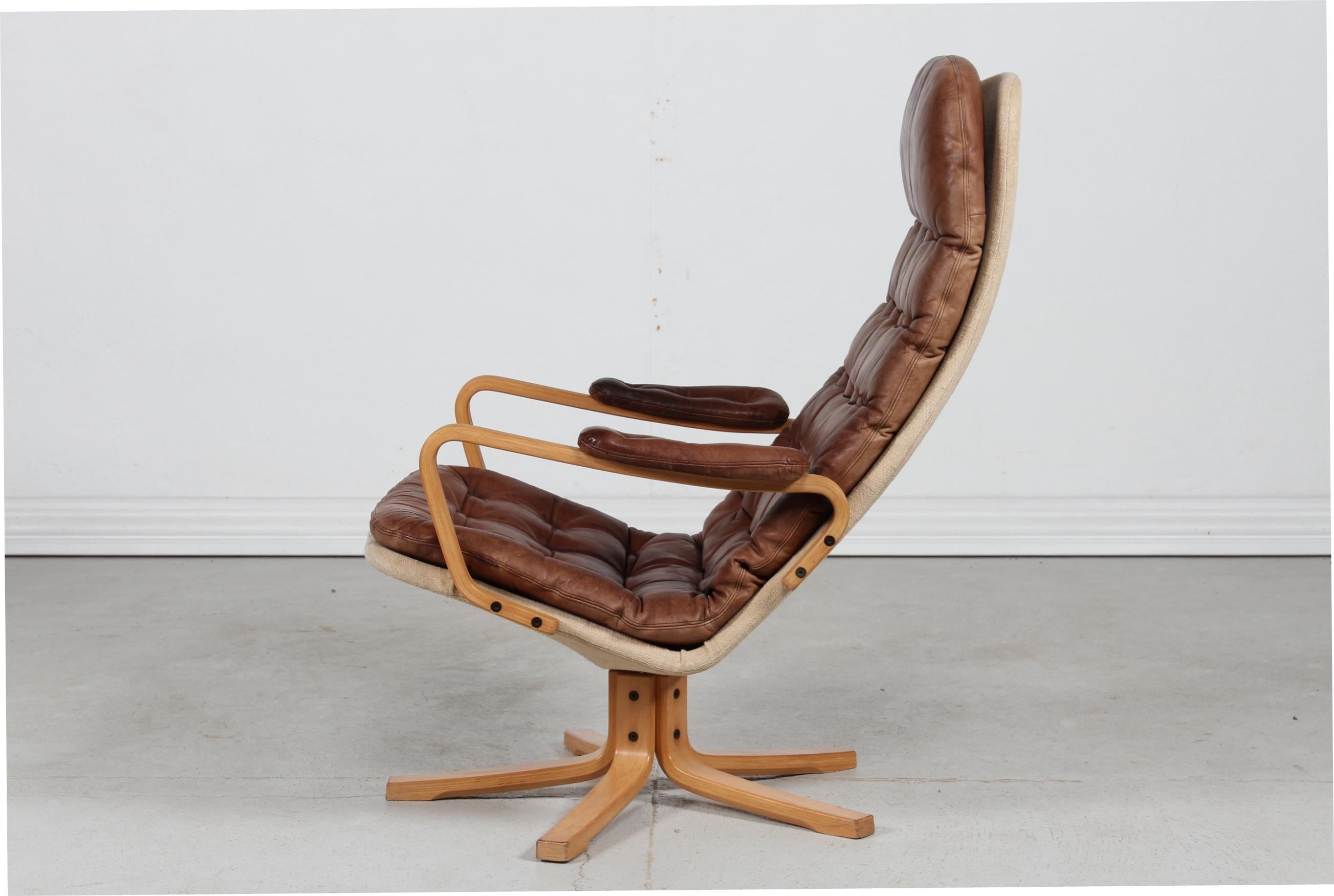 Swedish Sam Larsson Mona Roto Swivel Chair Beech and Cognac Colored Leather 1970 In Good Condition For Sale In Aarhus C, DK
