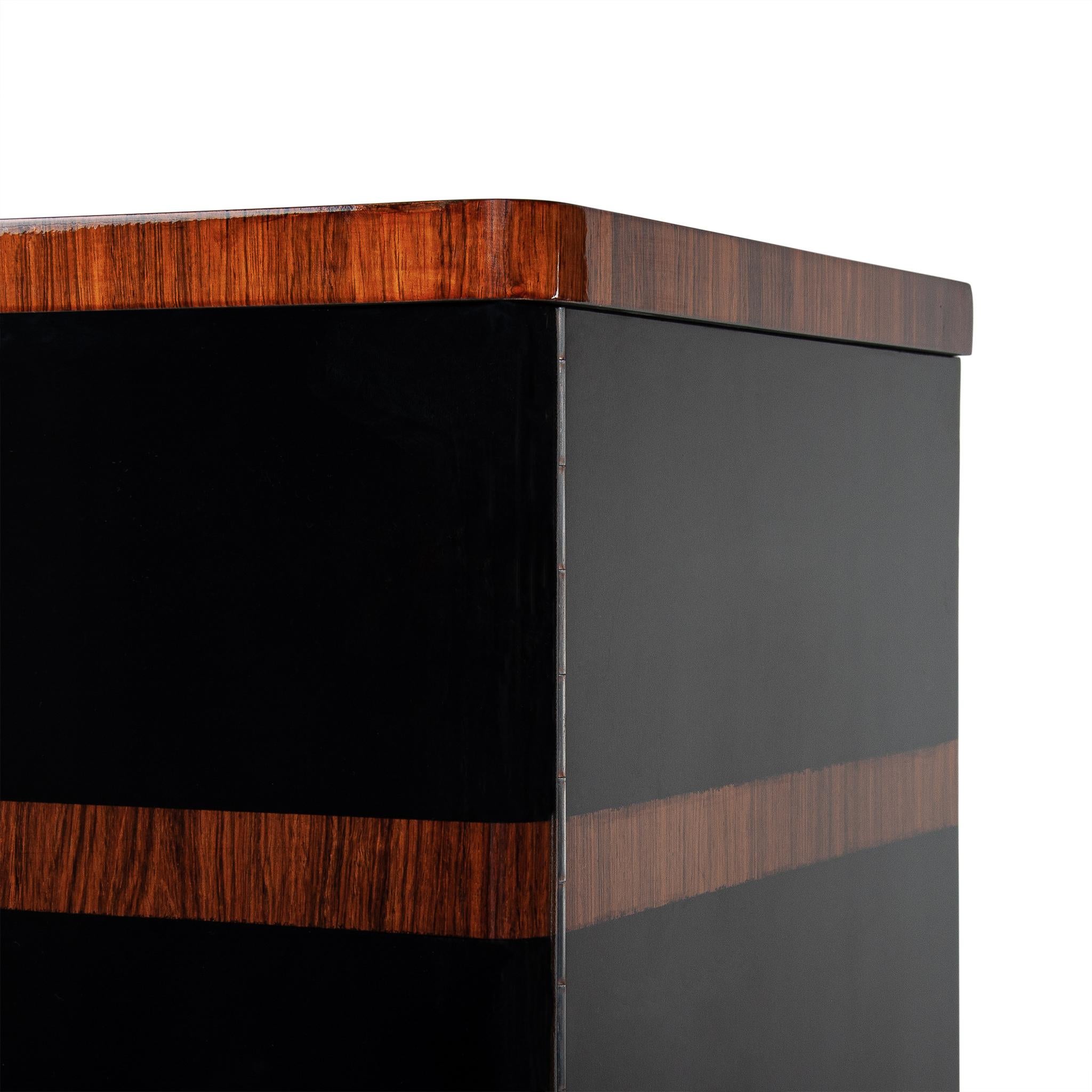 Plaqué Armoire Art Déco scandinave suédoise attribuée à Otto Schulz en vente