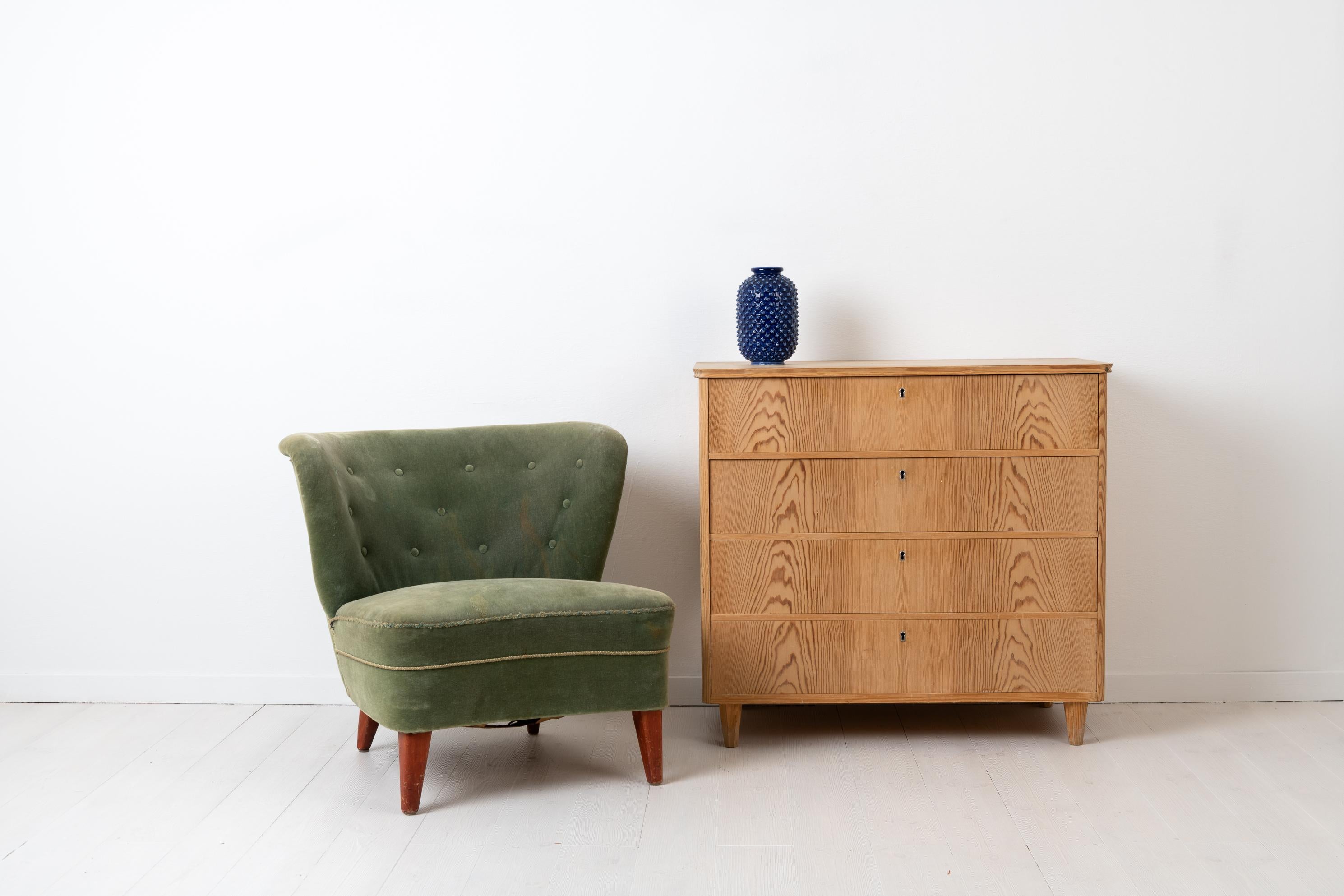 Gösta Jonsson easy chair from the mid-20th century. The chair is made during the 1940s and 1950s in Sweden and has the original green plush upholstery. Typically for the Scandinavian Modern period the chair is a good example of the minimalistic and