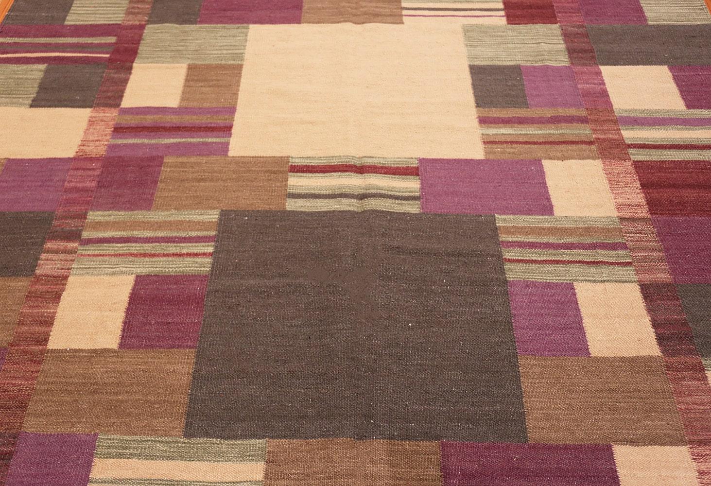 Hand-Woven Swedish Scandinavian Style Modern Kilim Rug. Size: 7 ft x 9 ft 1 in