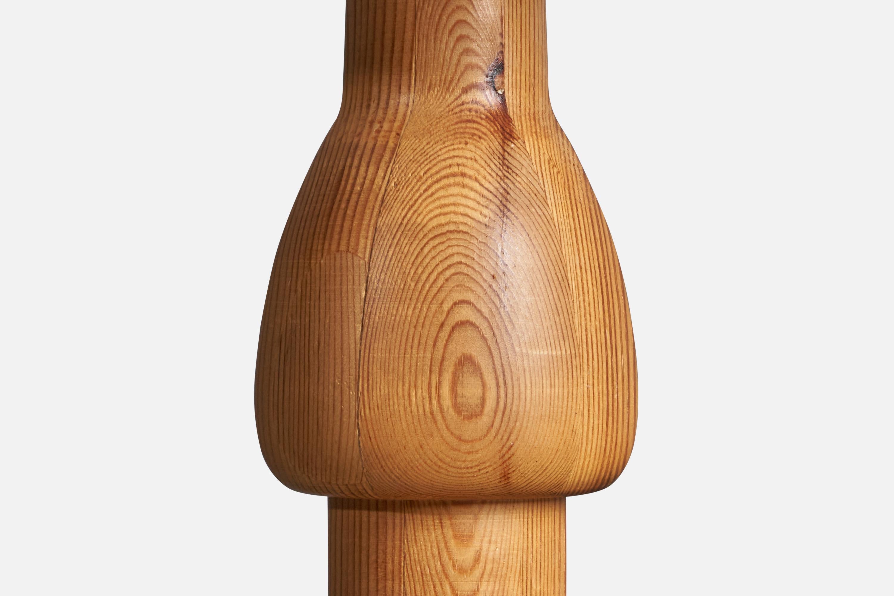 Minimalist Swedish, Sculptural Table Lamp, Solid Pine, Sweden, 1970s For Sale