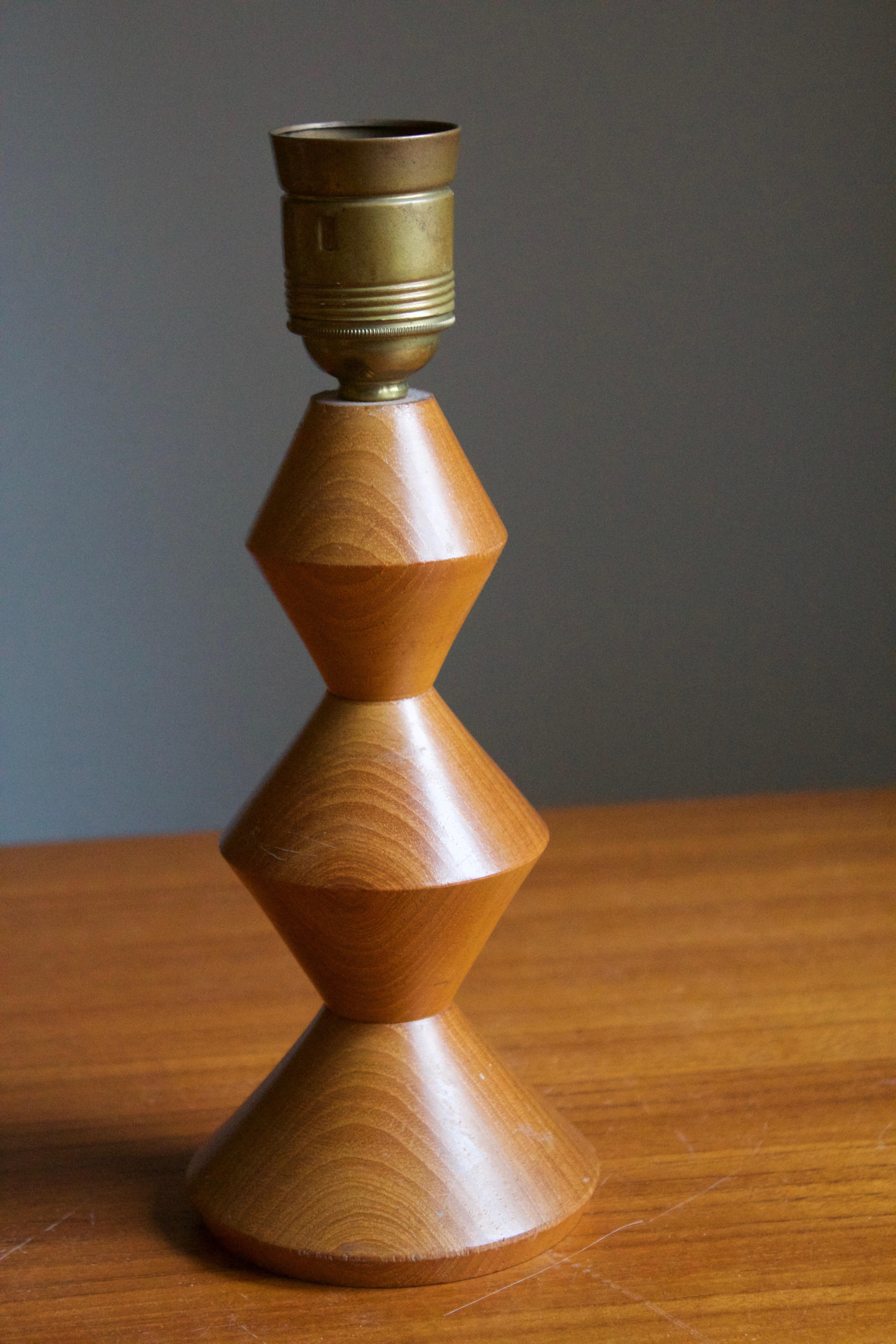 Swedish, Sculptural Table Lamp, Teak, Brass, Sweden, 1960s In Good Condition In High Point, NC