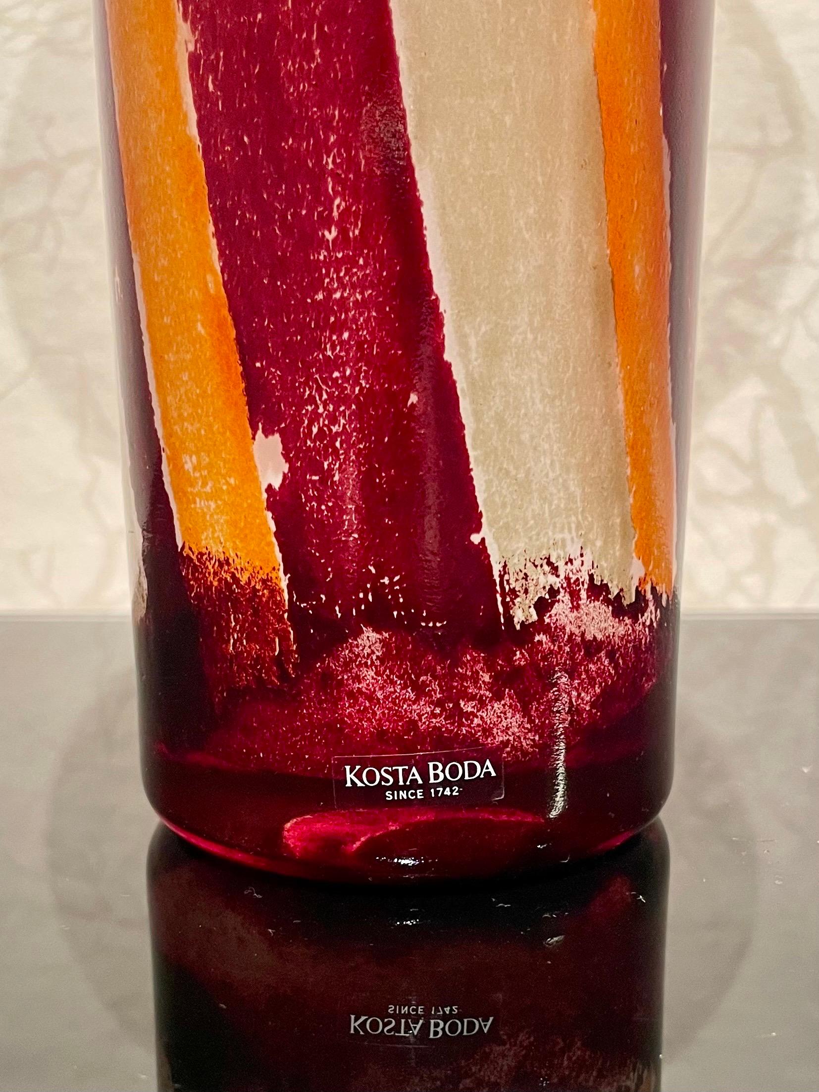 Vaso alto in vetro scultoreo svedese di Kjell Engman per Kosta Boda Glasbruk in vendita 3