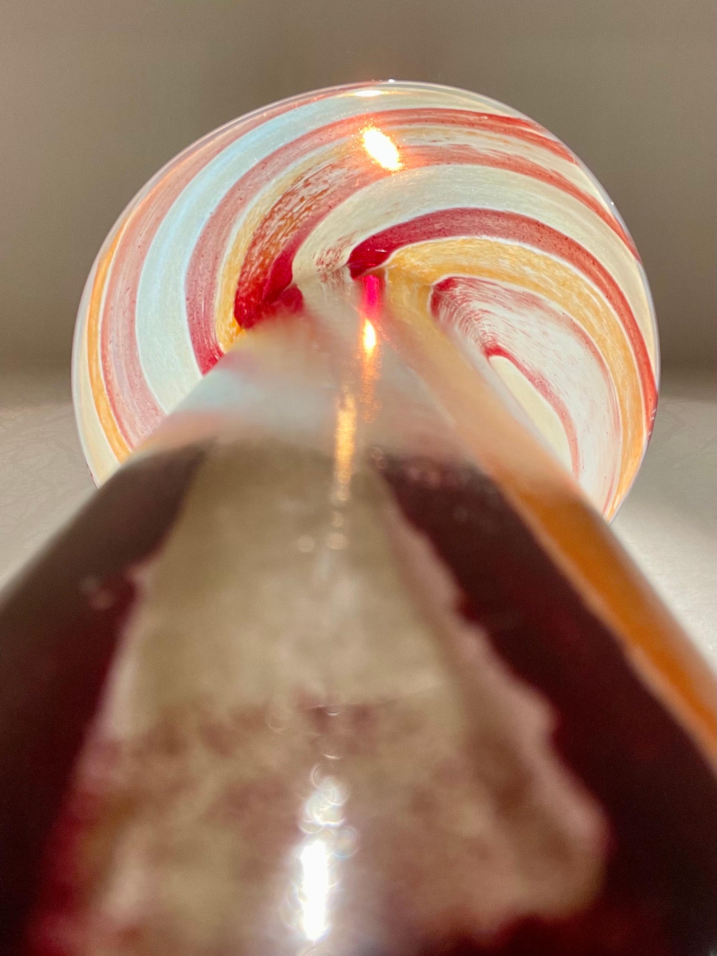 Vaso alto in vetro scultoreo svedese di Kjell Engman per Kosta Boda Glasbruk in vendita 4