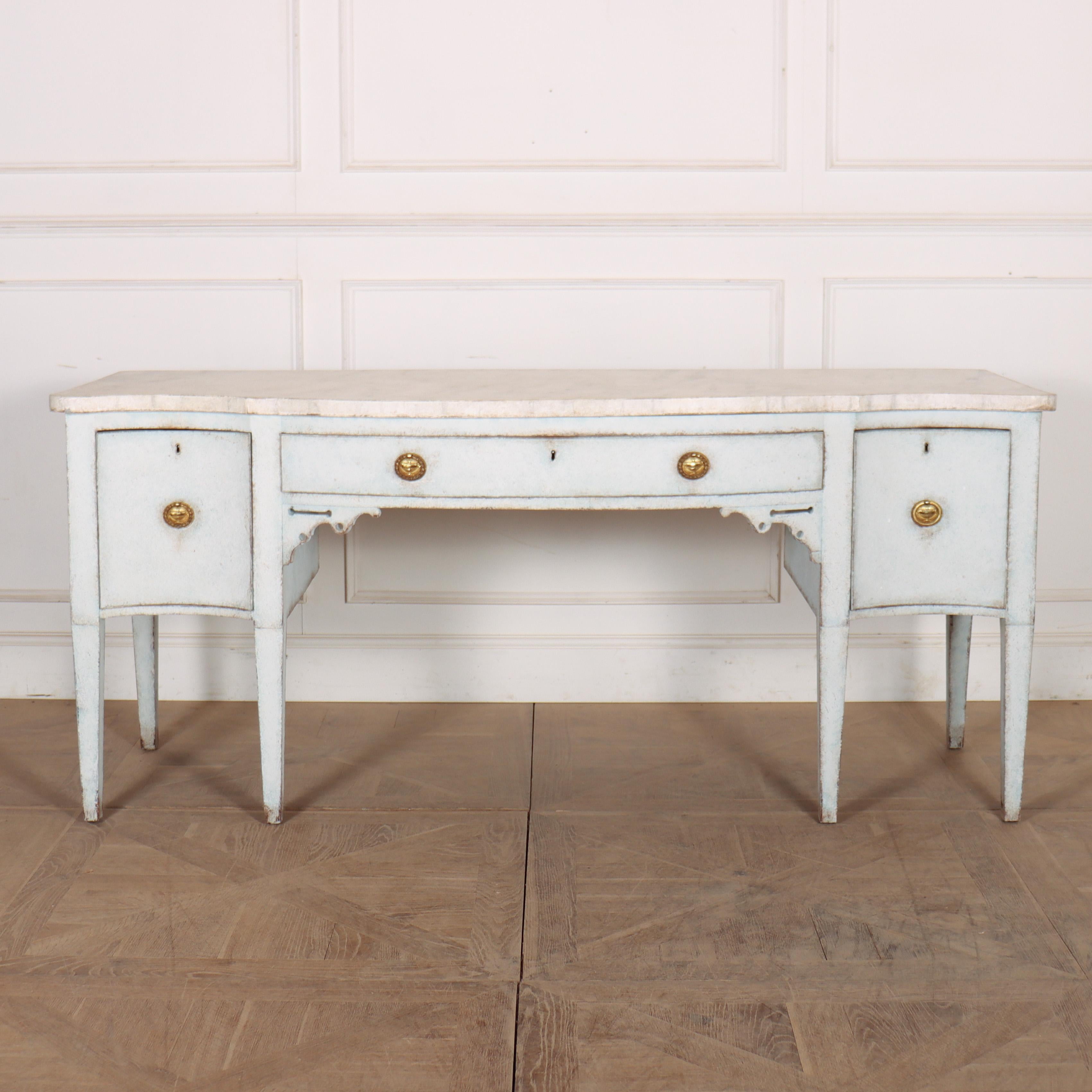 

Large early 19th Century Swedish serpentine sideboard. 1820

Kneehole opening - 41.5