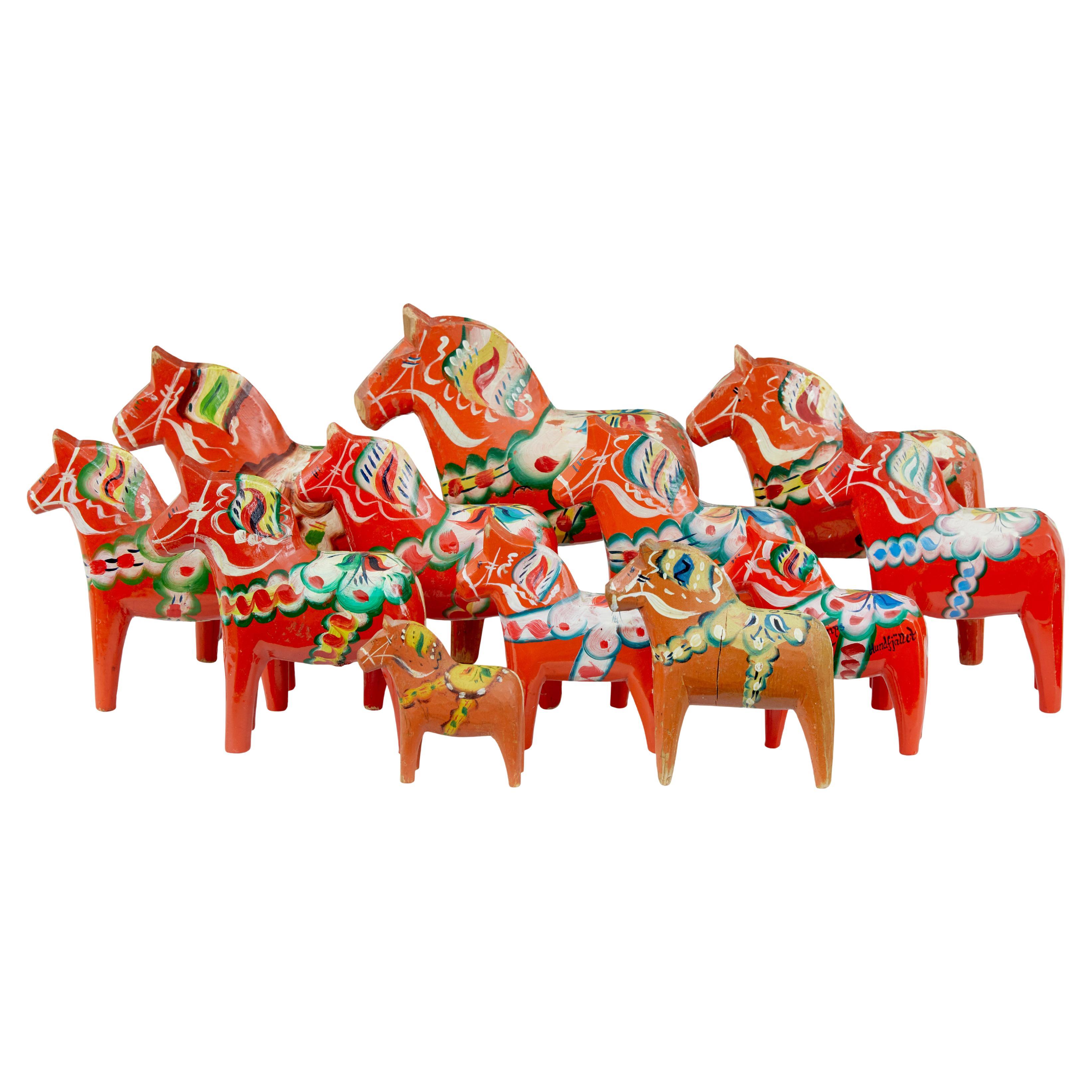 Set svedese di 12 tradizionali cavalli Dala dipinti a mano in vendita