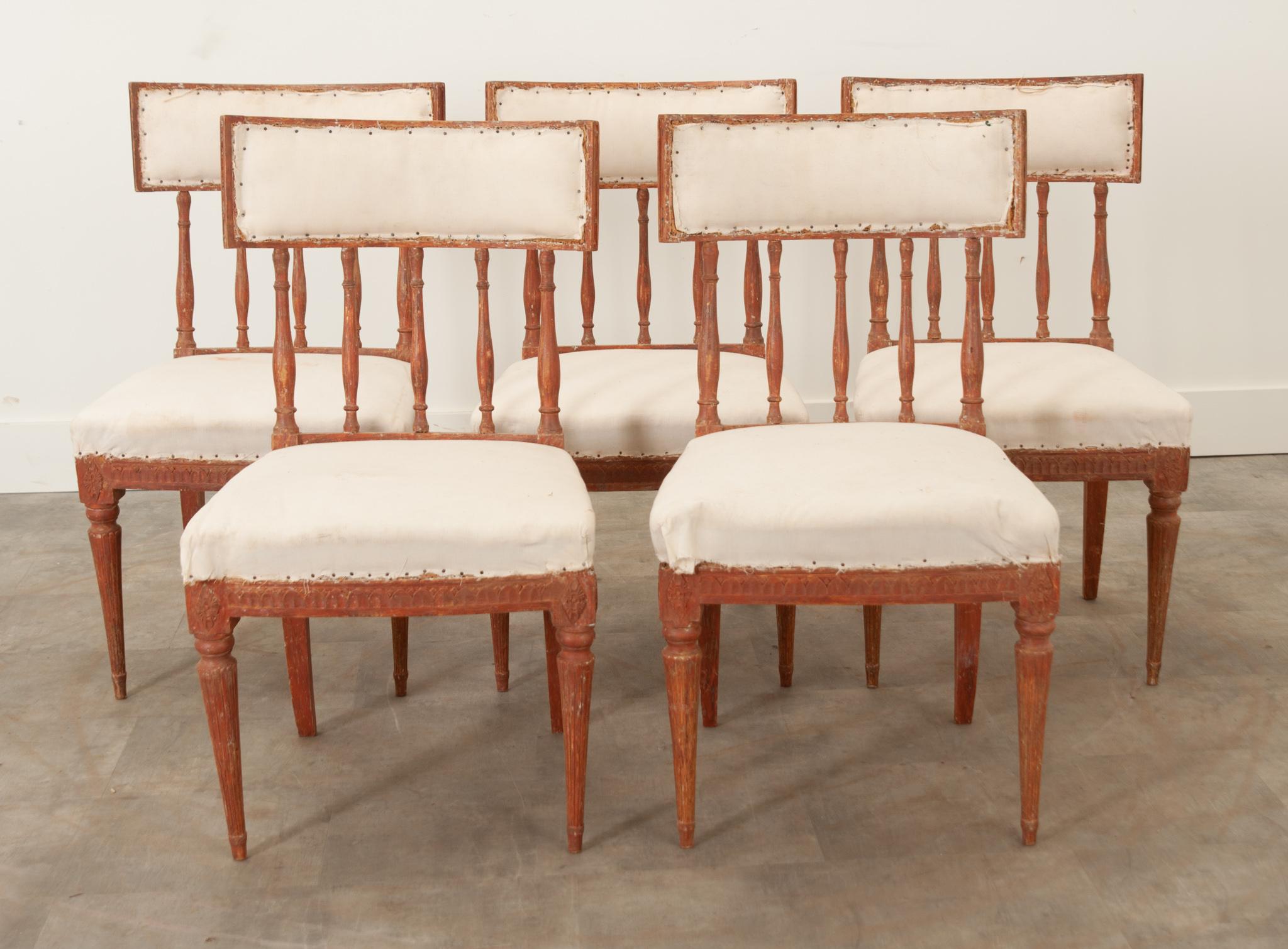 Swedish Set of 5 Gustavian Dining Chairs In Good Condition For Sale In Baton Rouge, LA