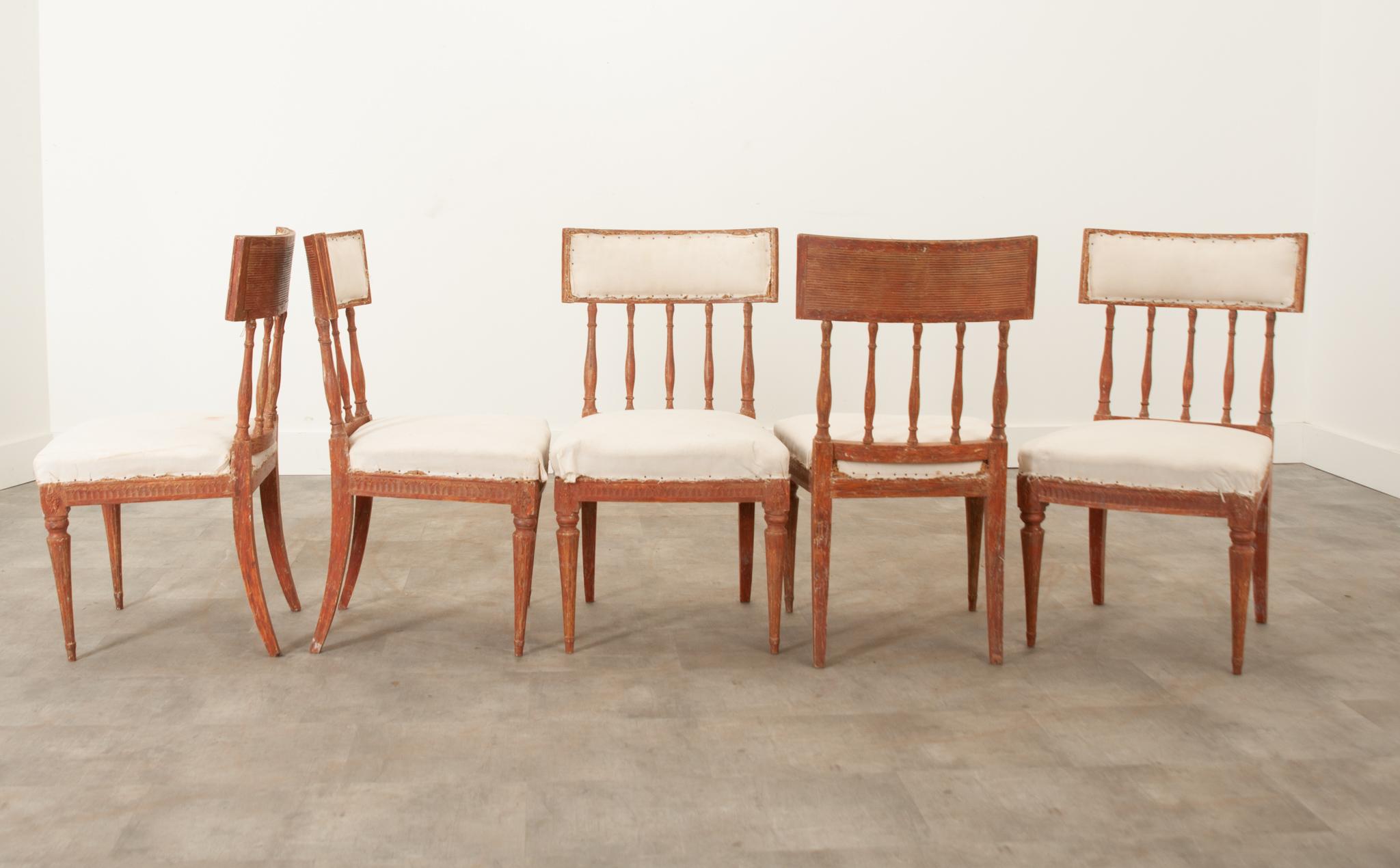 XIXe siècle Ensemble suédois de 5 chaises de salle à manger gustaviennes en vente