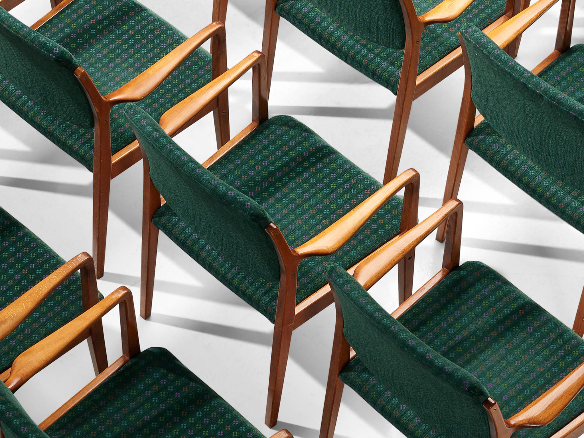 Schwedisches Set aus acht Sesseln mit grüner gemusterter Polsterung (Stoff) im Angebot
