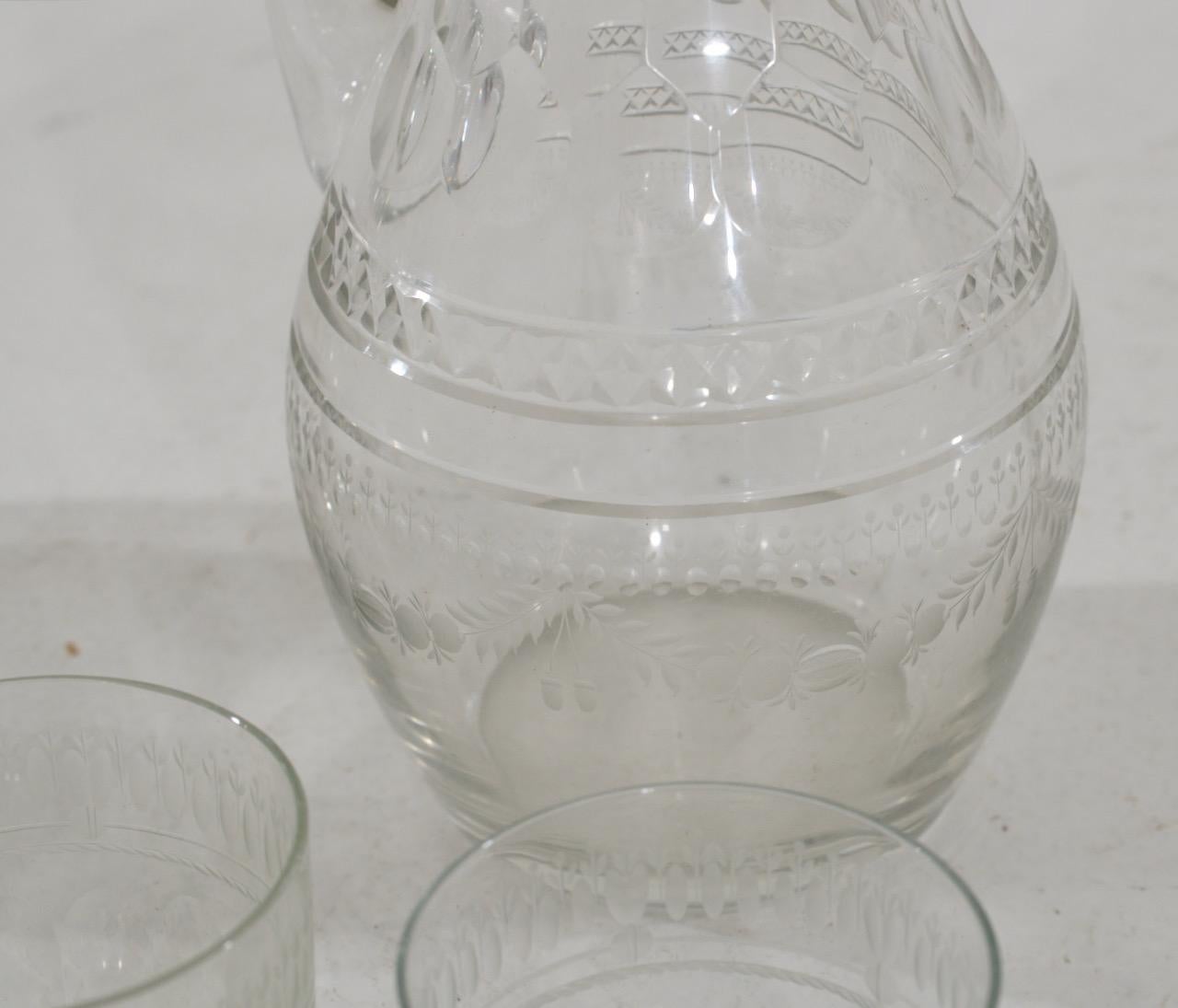 Service de verres suédois, avec deux carafes et six verres, vers 1880. en vente 2