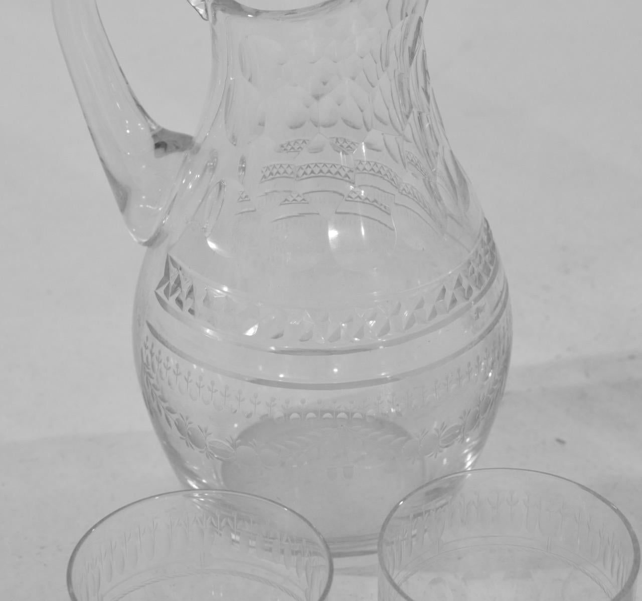 Service de verres suédois, avec deux carafes et six verres, vers 1880. en vente 3