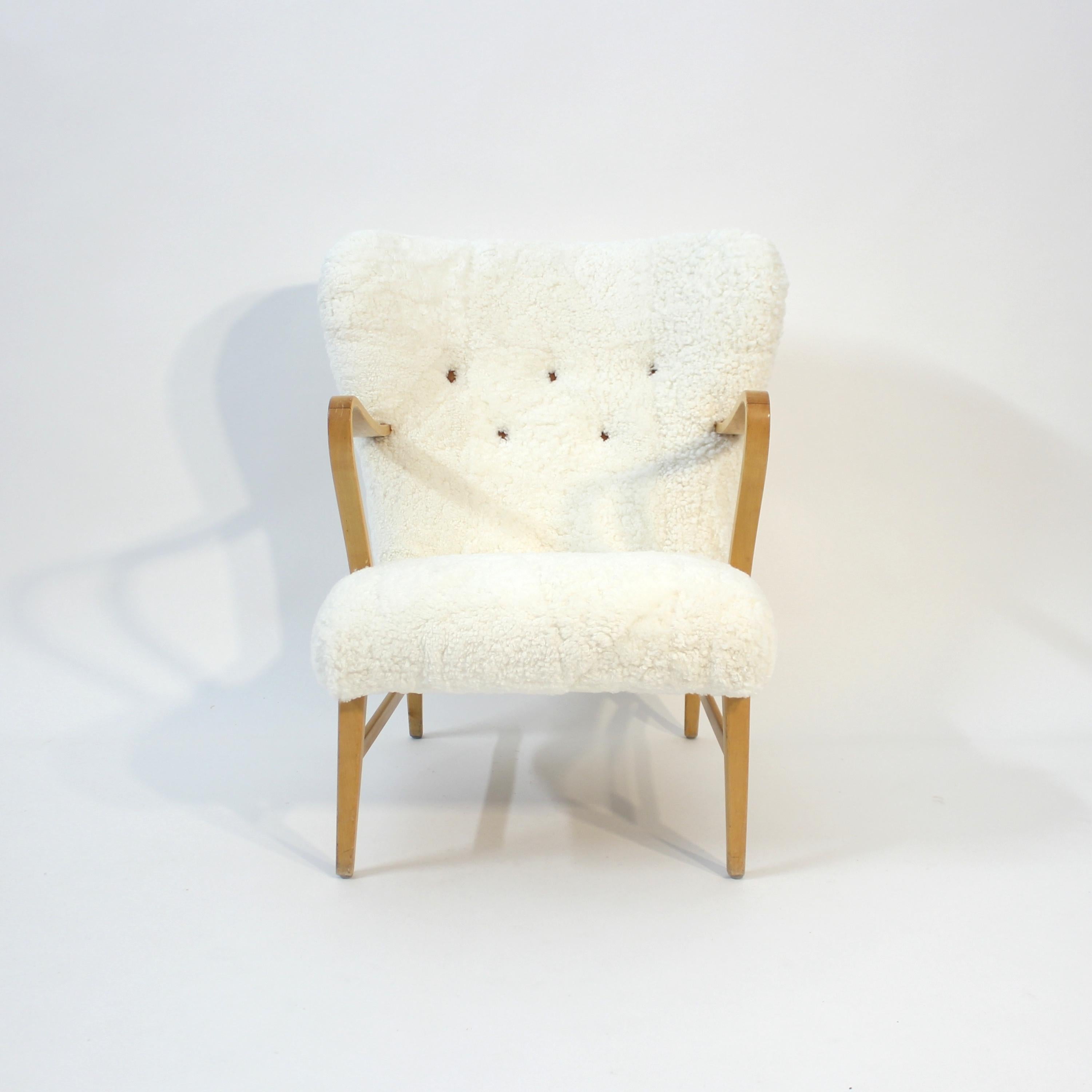 20th Century Swedish sheepskin lounge chair, attributed to Erik Bertil Karlén, 1940s For Sale