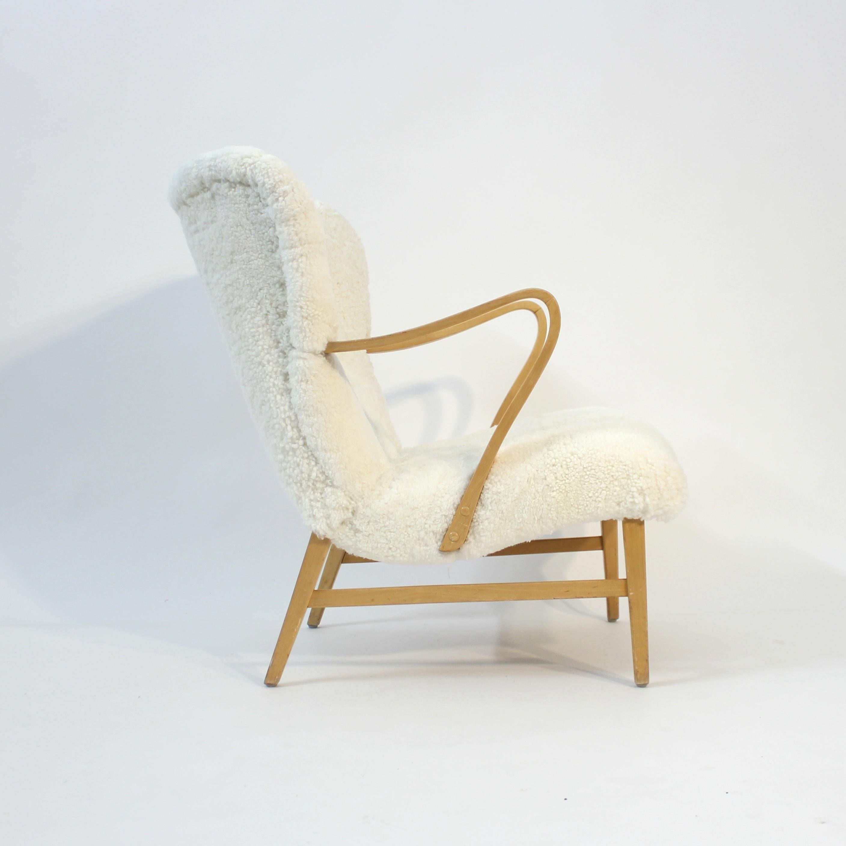 Sheepskin Swedish sheepskin lounge chair, attributed to Erik Bertil Karlén, 1940s For Sale