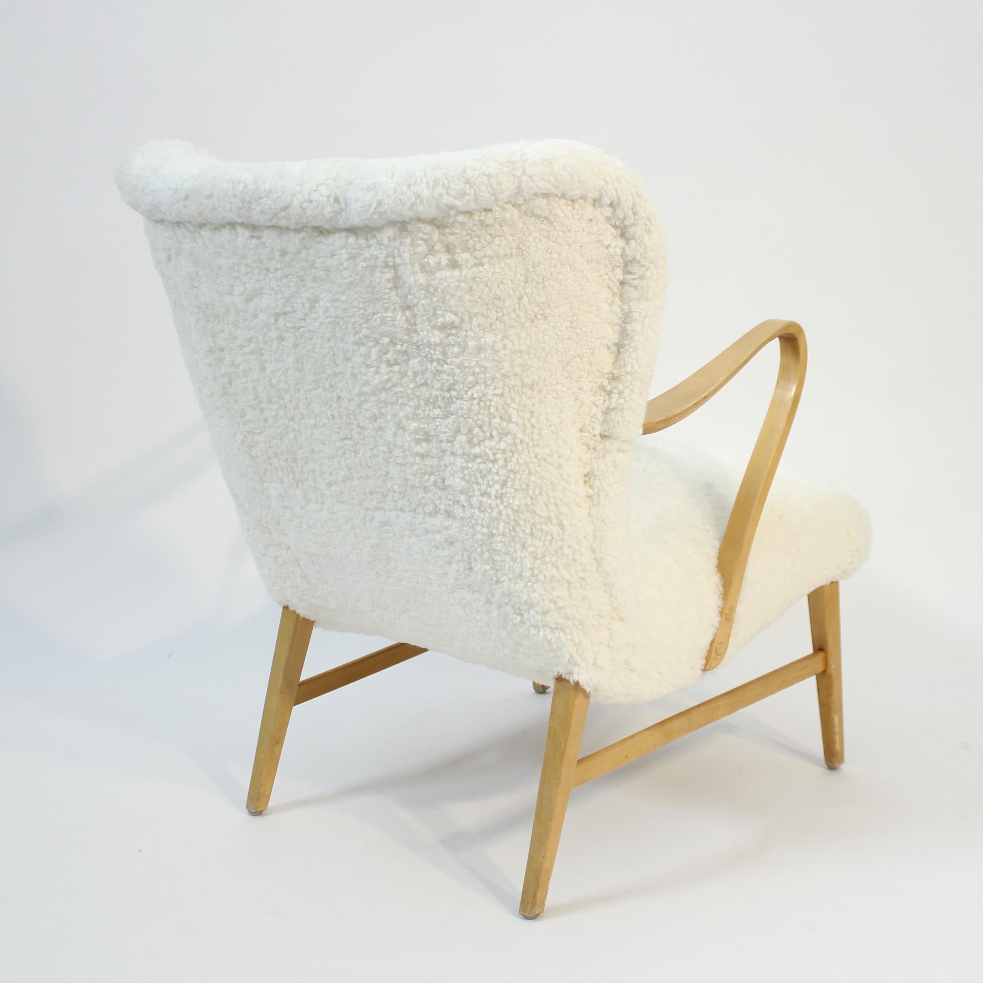 Swedish sheepskin lounge chair, attributed to Erik Bertil Karlén, 1940s For Sale 2