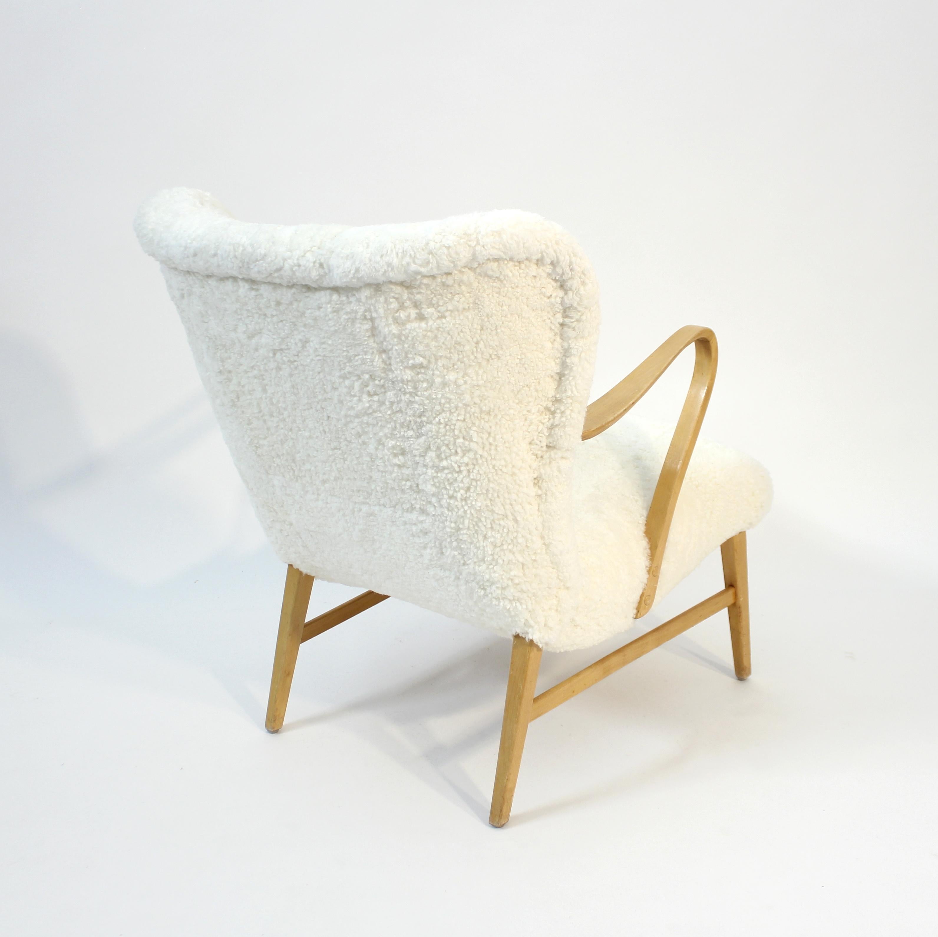 Swedish sheepskin lounge chair, attributed to Erik Bertil Karlén, 1940s For Sale 3