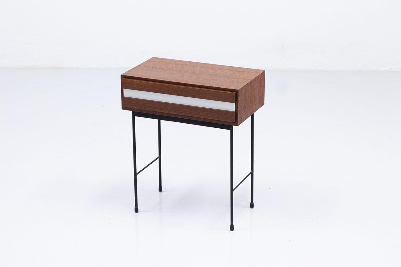 Rare and early side / bedside table designed and manufactured by 
Hans-Agne Jakobsson in Sweden, ca 1950s. Made from teak, with acrylic insert on the drawer. Metal legs with original rubber ender.

