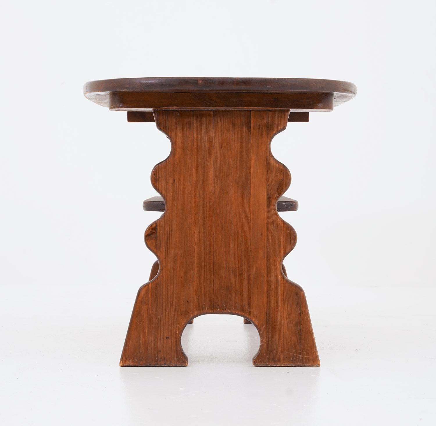 Swedish Side Table in Pine attributed to Bo Fjæstad, 1930s In Good Condition For Sale In Karlstad, SE