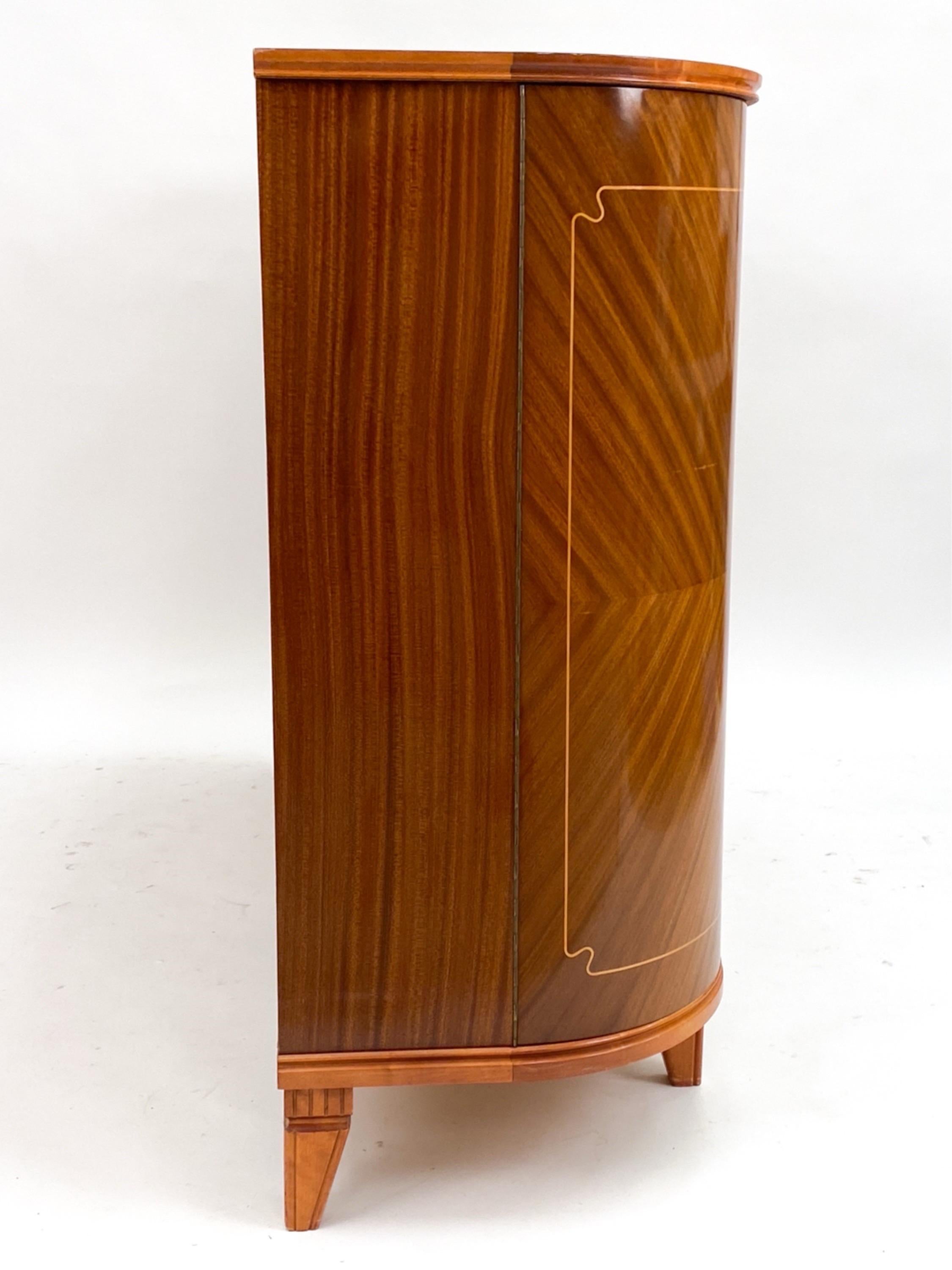 Metà XX secolo Credenza svedese con intarsio CIRCA 1950 Demilune SideBoard in vendita