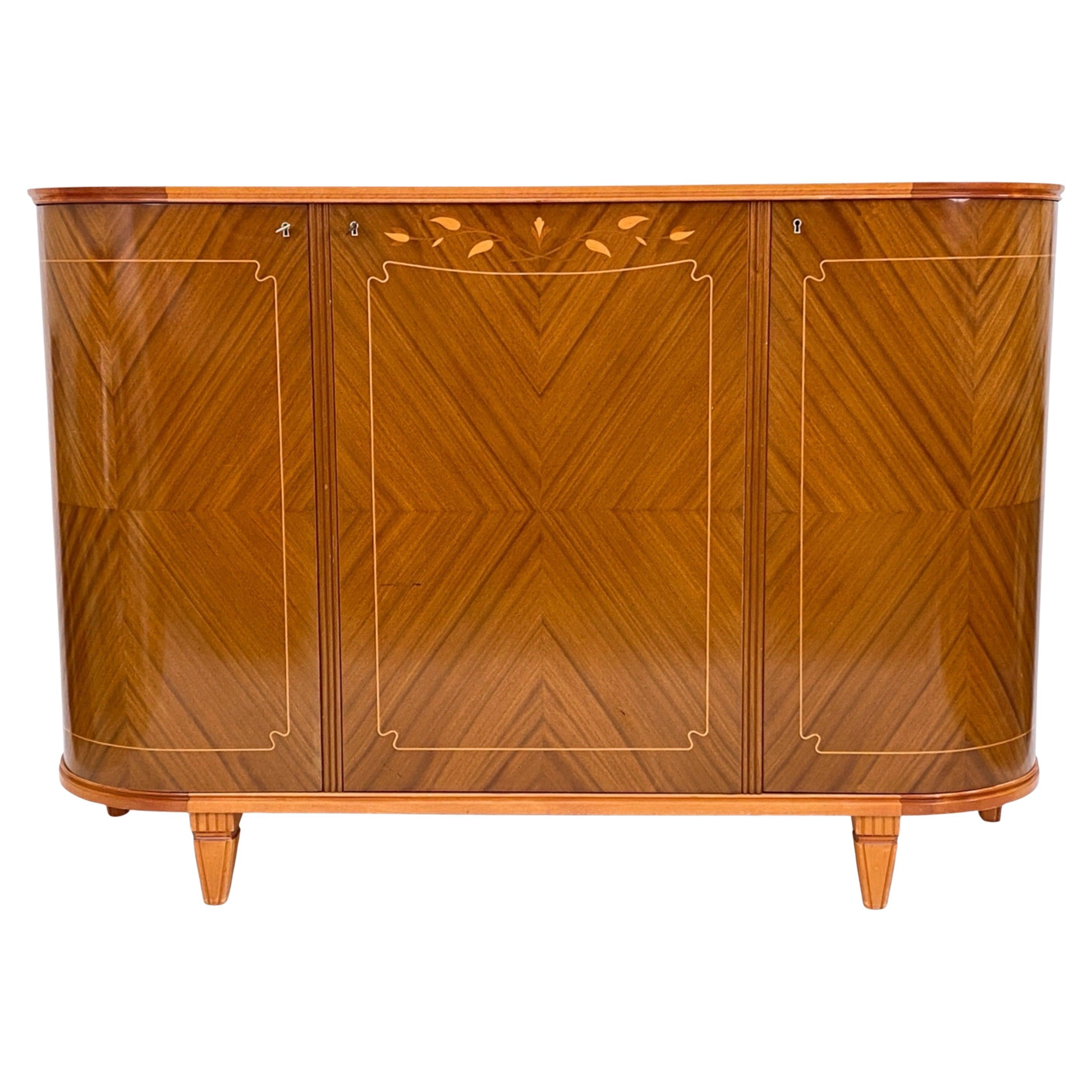 Buffet suédois avec marqueterie incrustée datant d'environ 1950