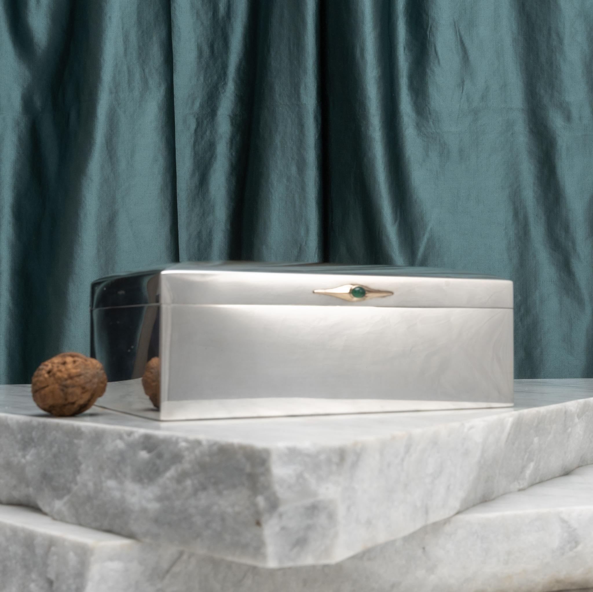 Stylish silver box with softly domed lid and a green agate oval cut cabochon stone thumb piece in gold setting. Has cedar lining to the interior and a removable divider. Swedish silver mark for the year 1927 and makers mark for Guldsmedsaktiebolaget