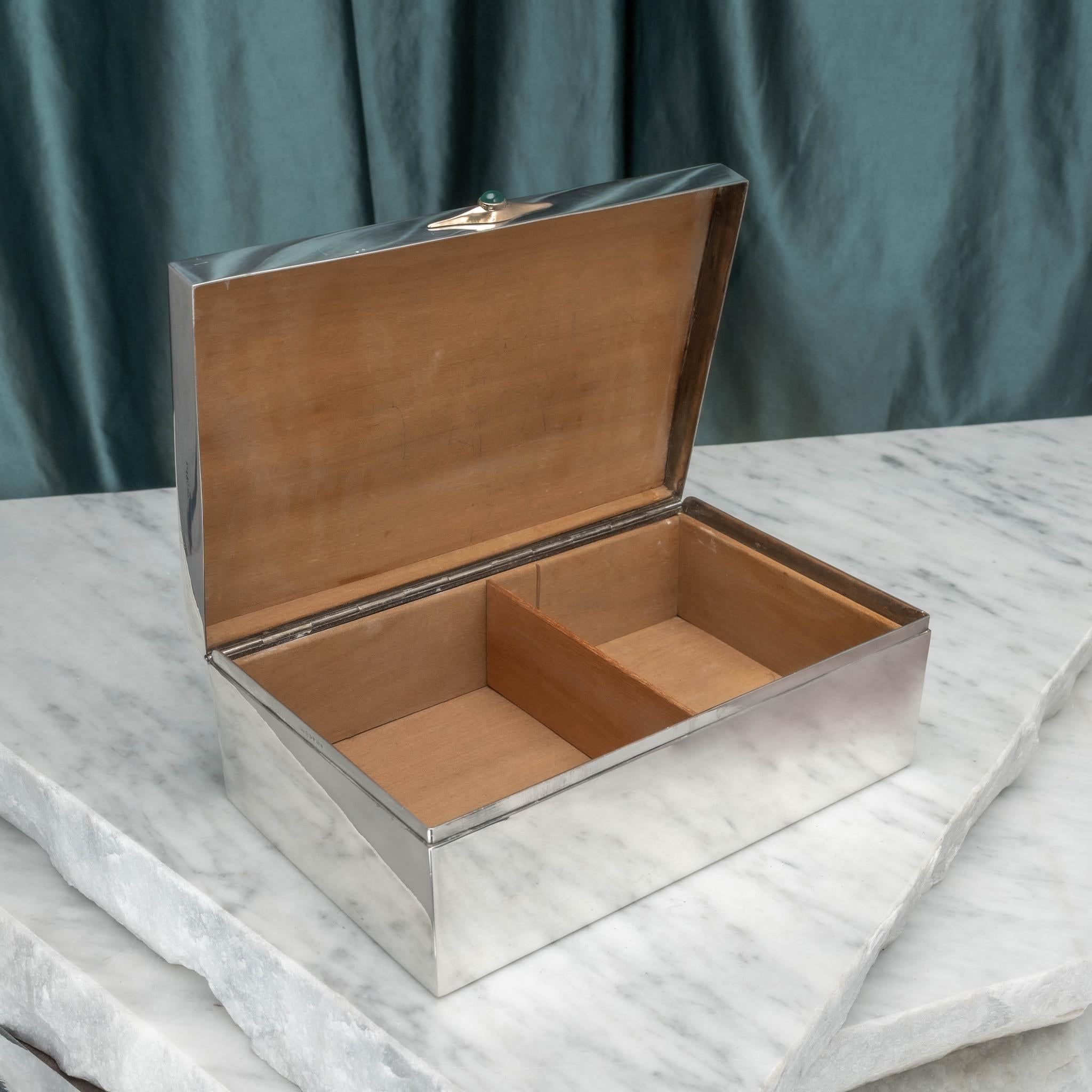 Suédois Swedish Silver Cigar Box With Green Agate Stone & Gold Clasp, Hallmarked 1927 en vente