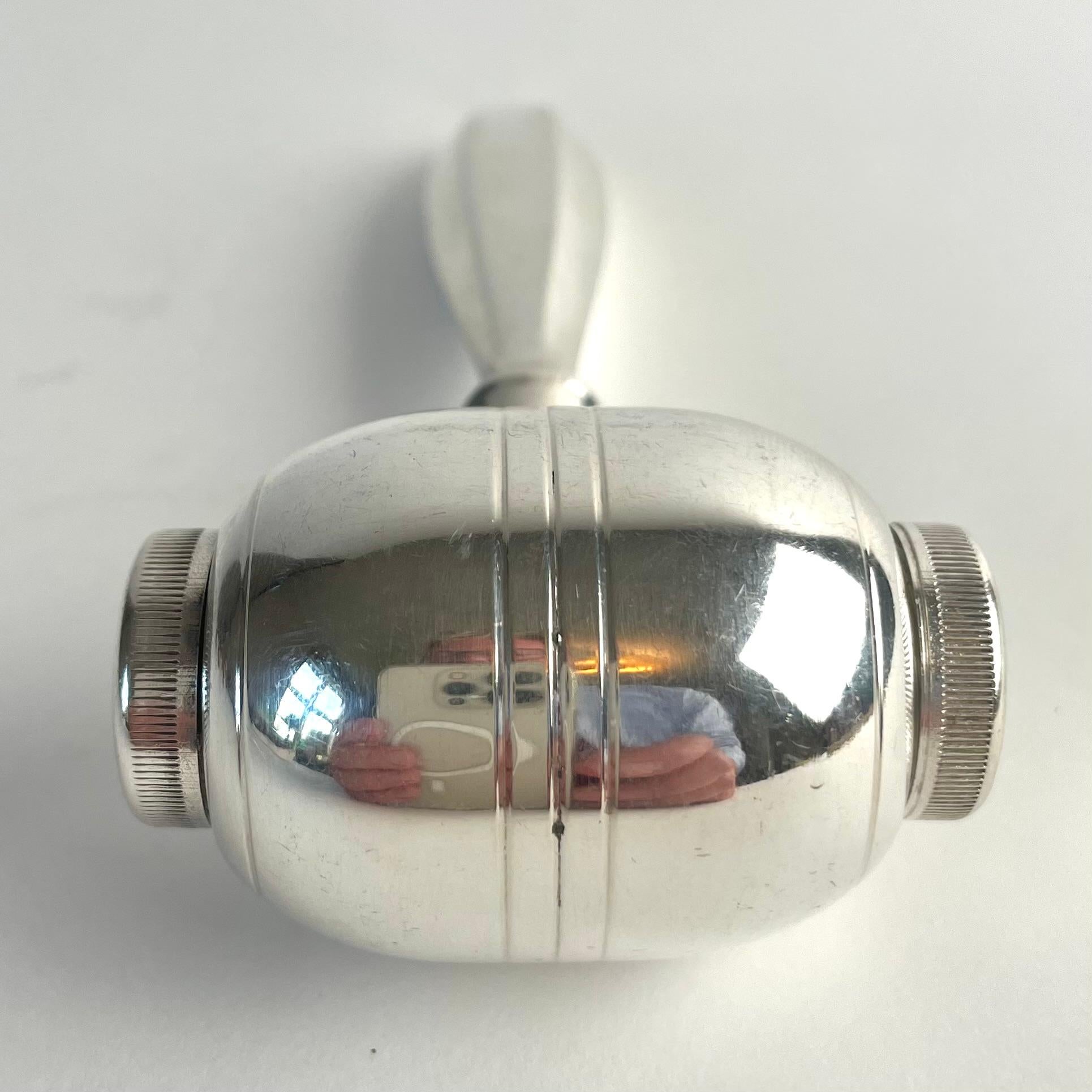 Shakers svedese in argento a forma di gavetta, anni '20-'30 in vendita 3